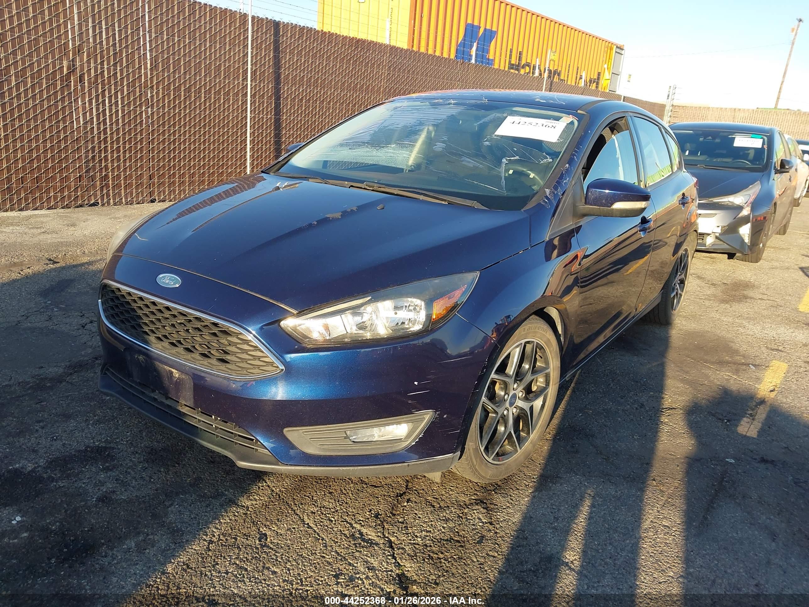 FORD FOCUS image 2