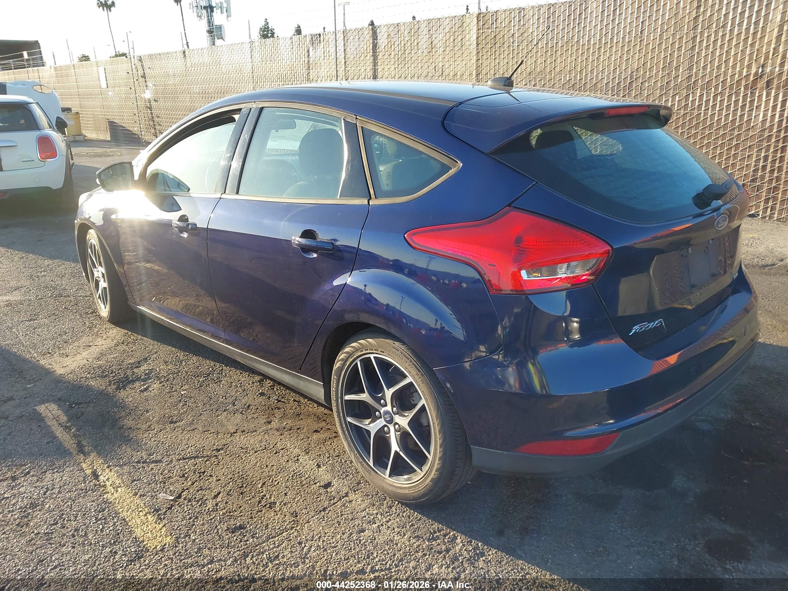 FORD FOCUS image 3