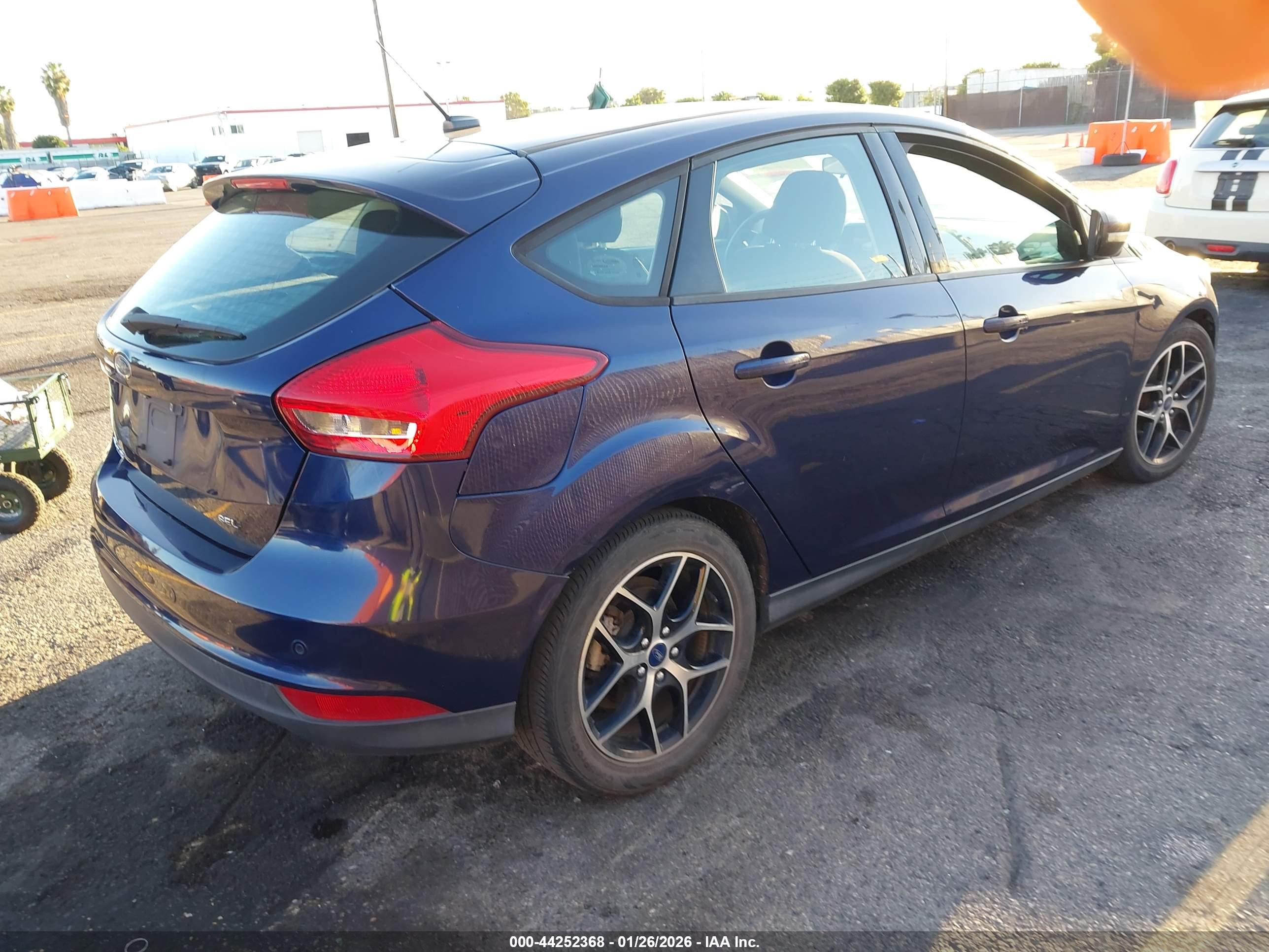 FORD FOCUS image 4