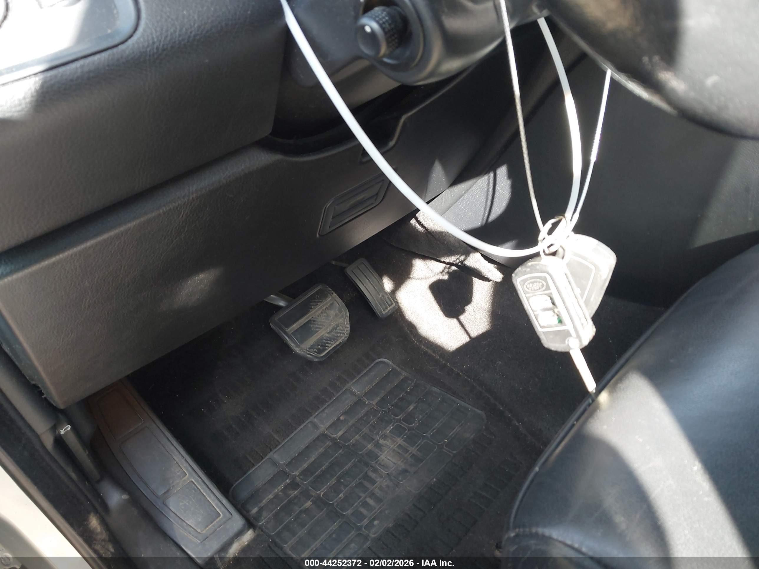 LAND ROVER image 11