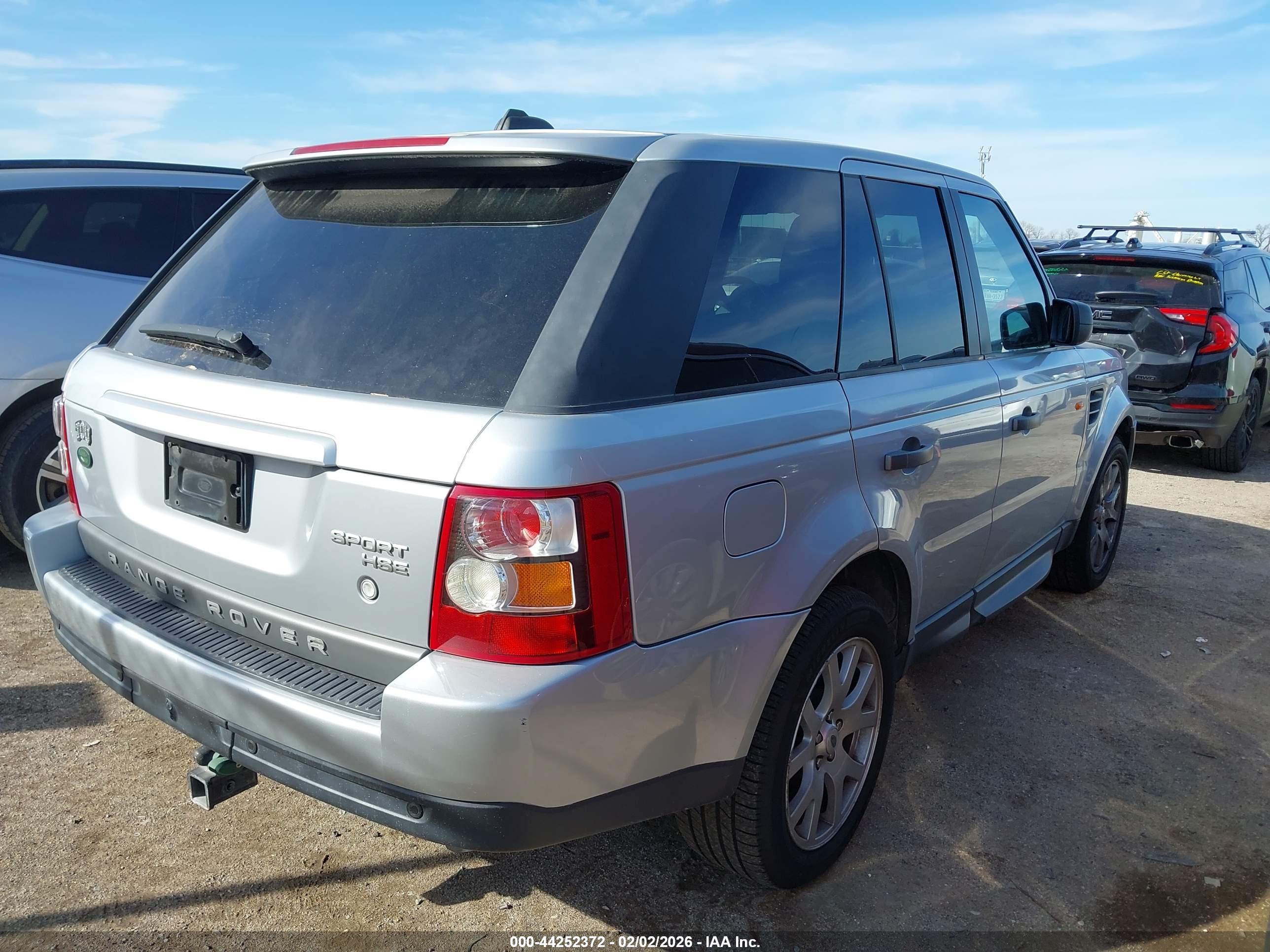 LAND ROVER image 4