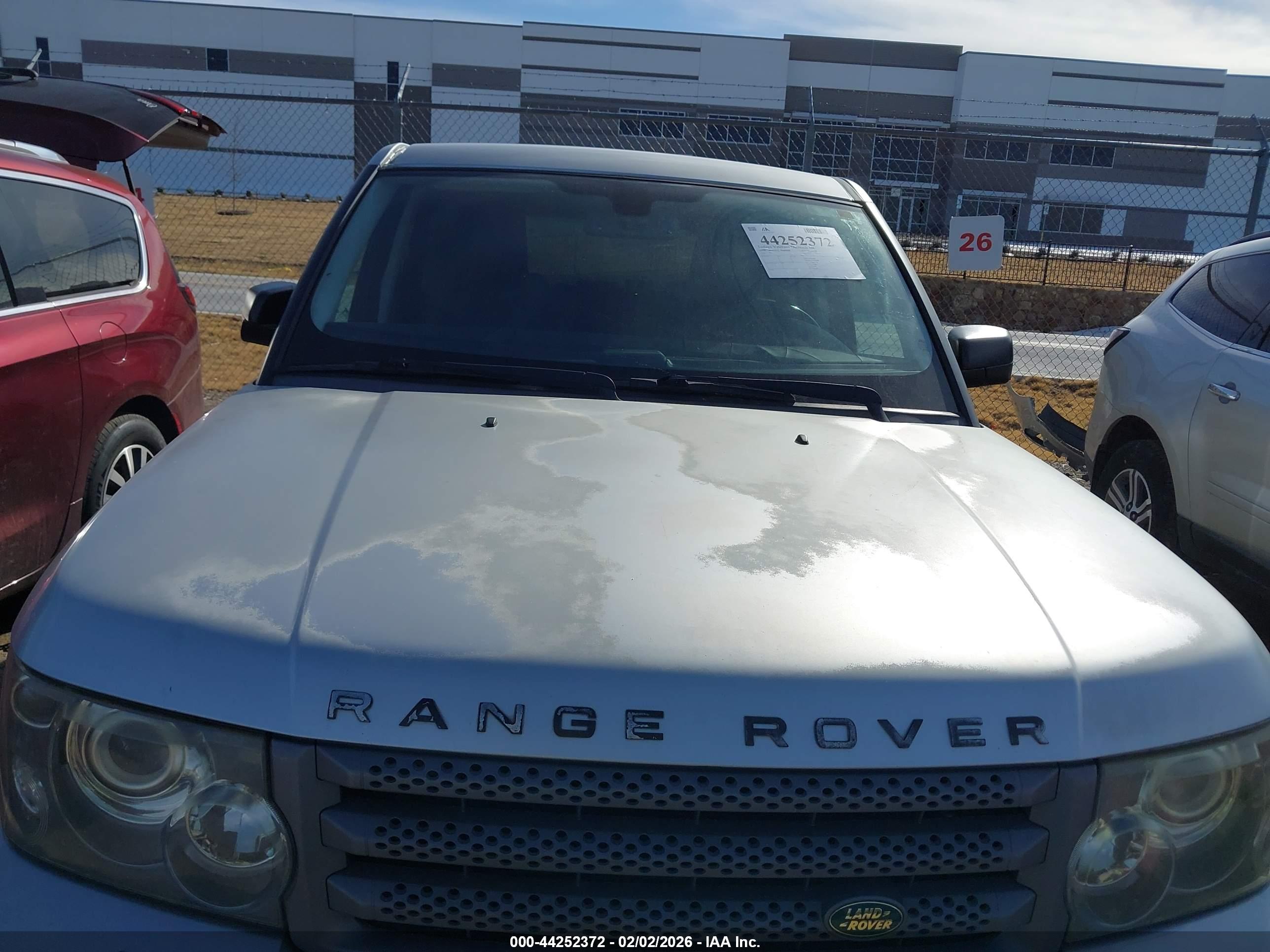 LAND ROVER image 6