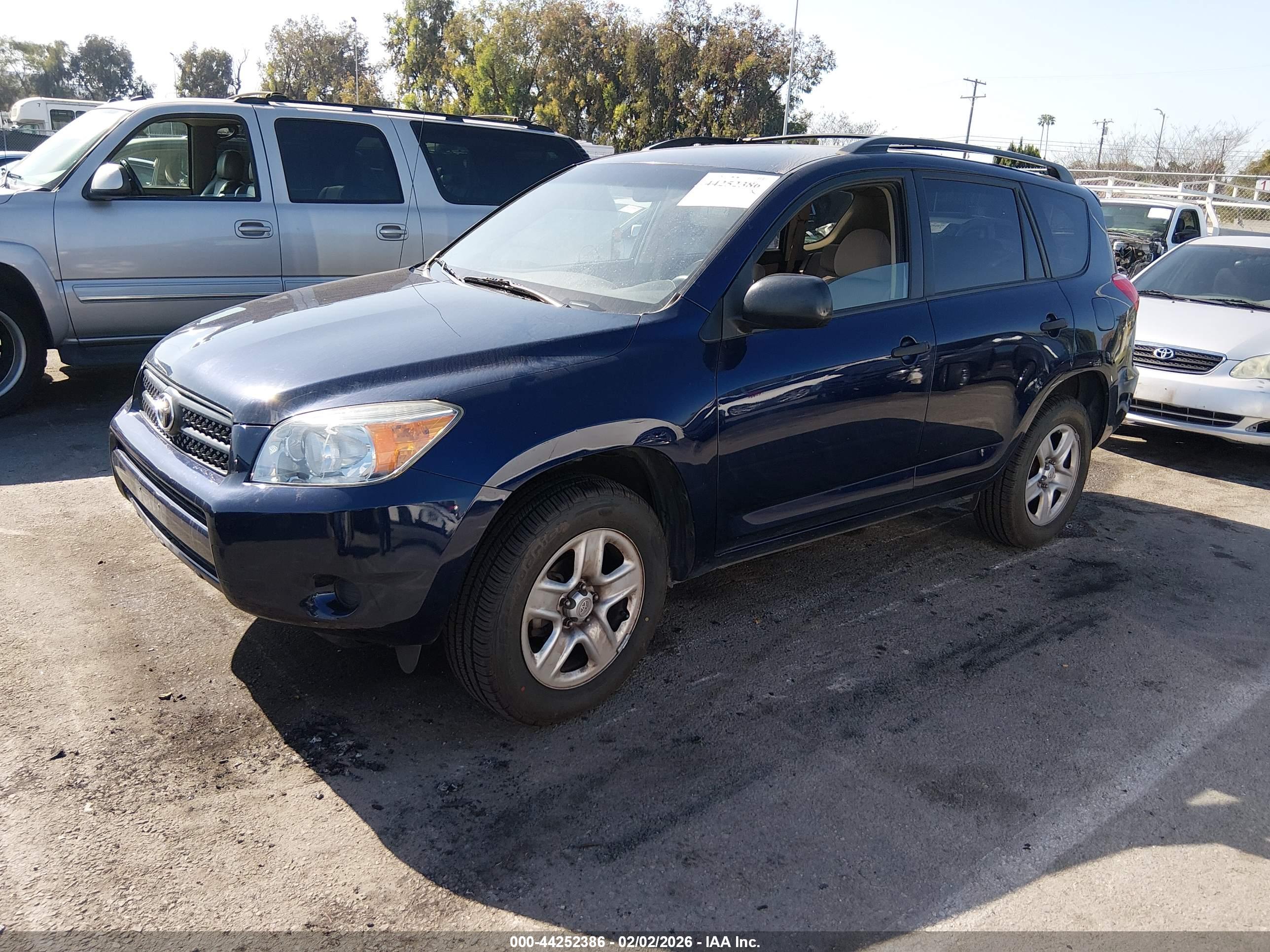 TOYOTA RAV4 image 2