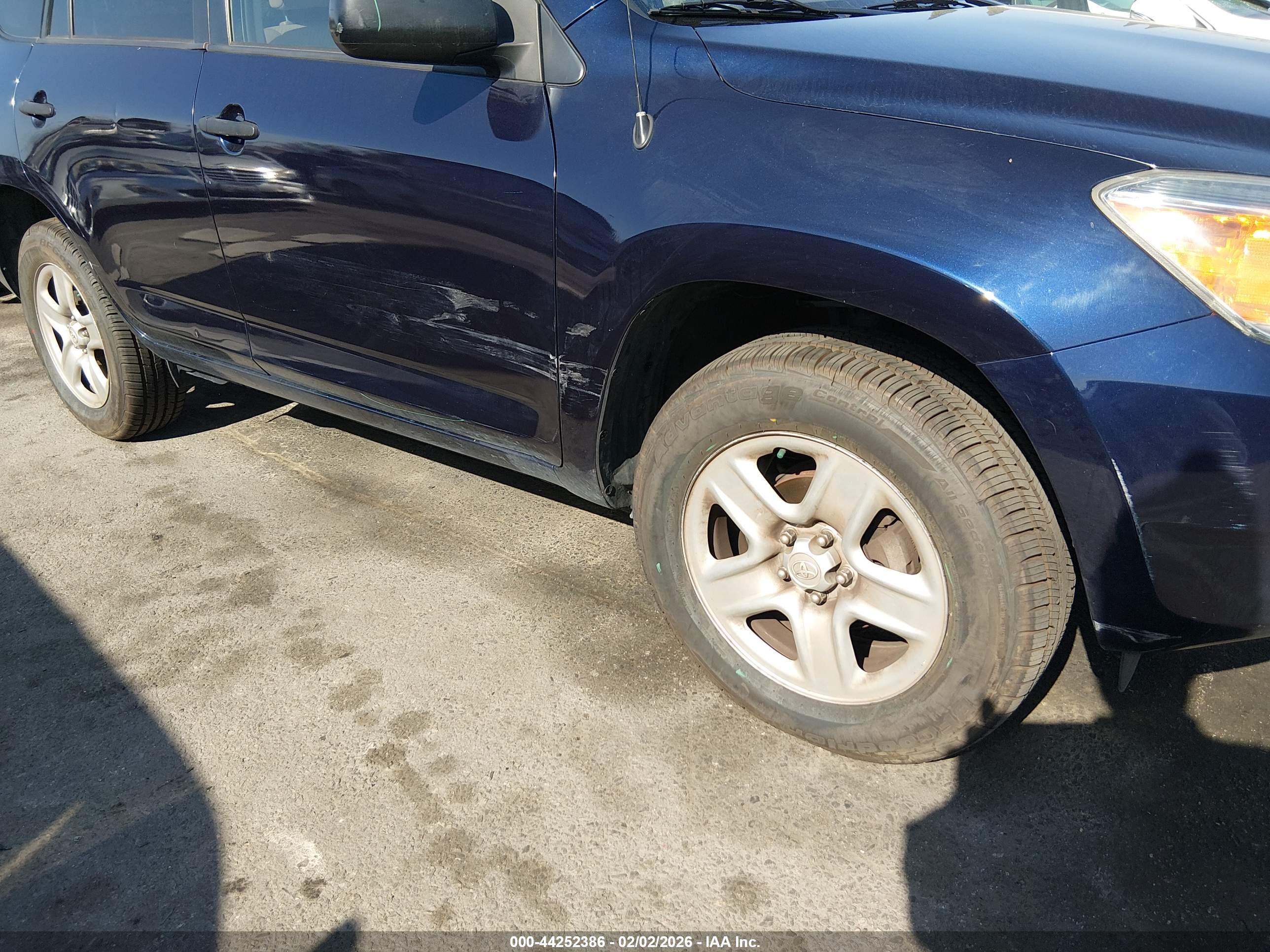 TOYOTA RAV4 image 6