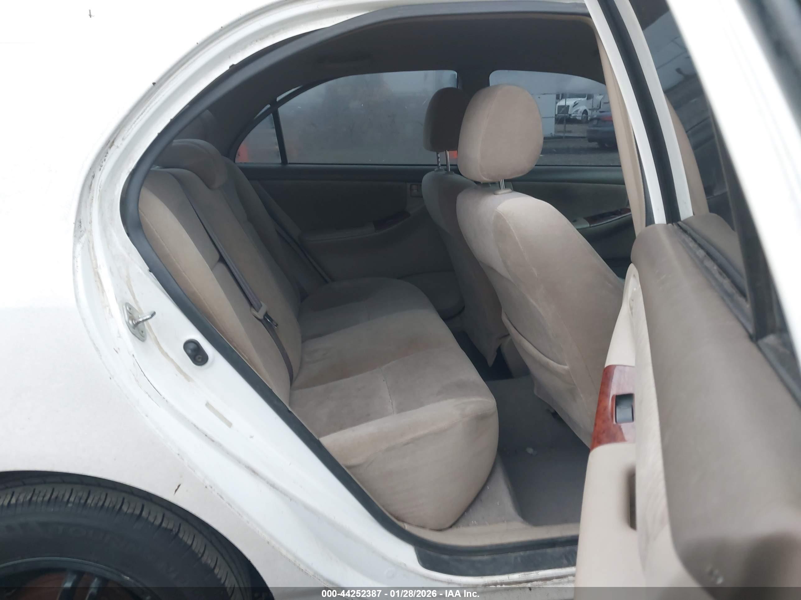 TOYOTA COROLLA image 8