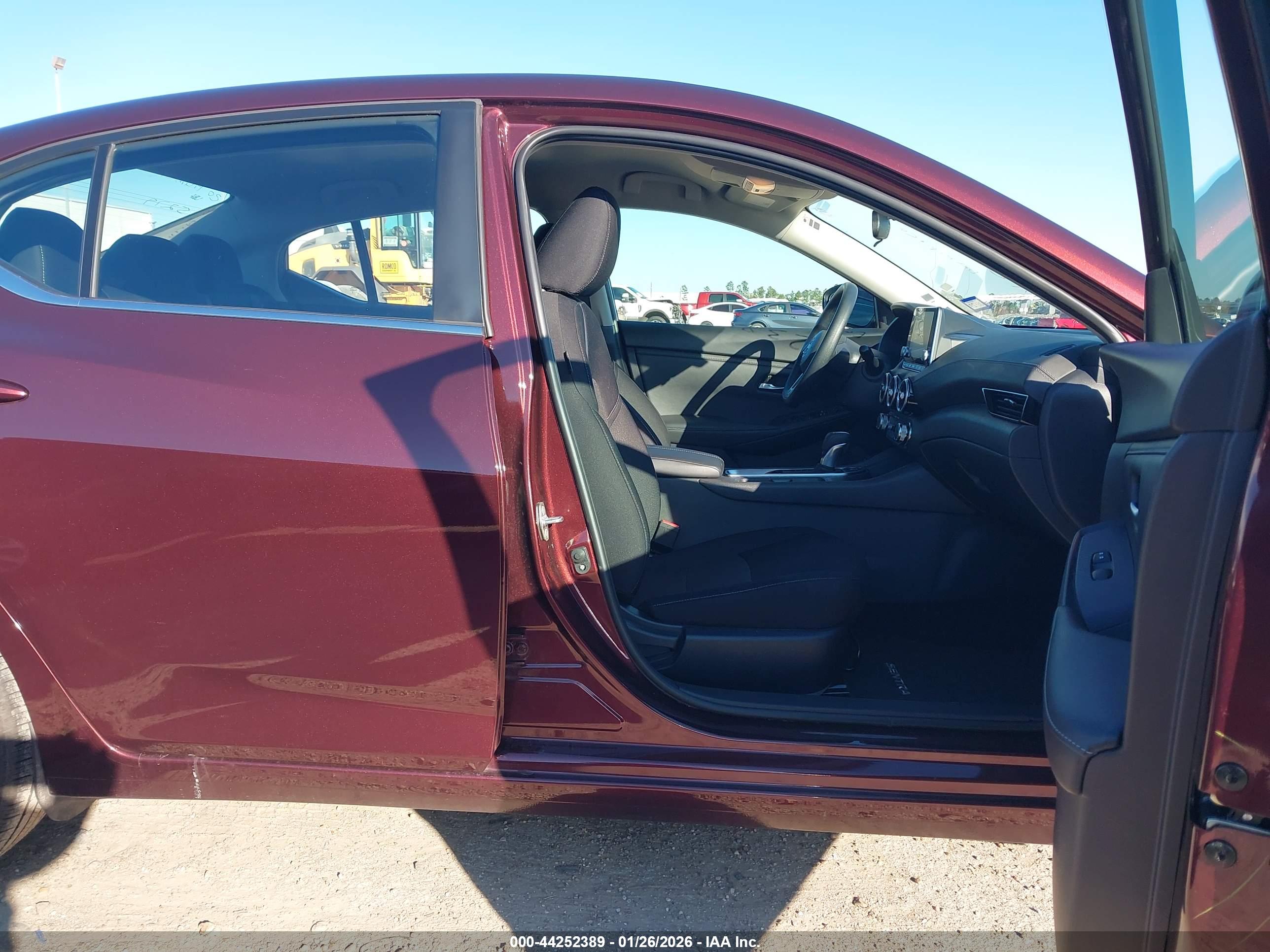 NISSAN SENTRA image 5