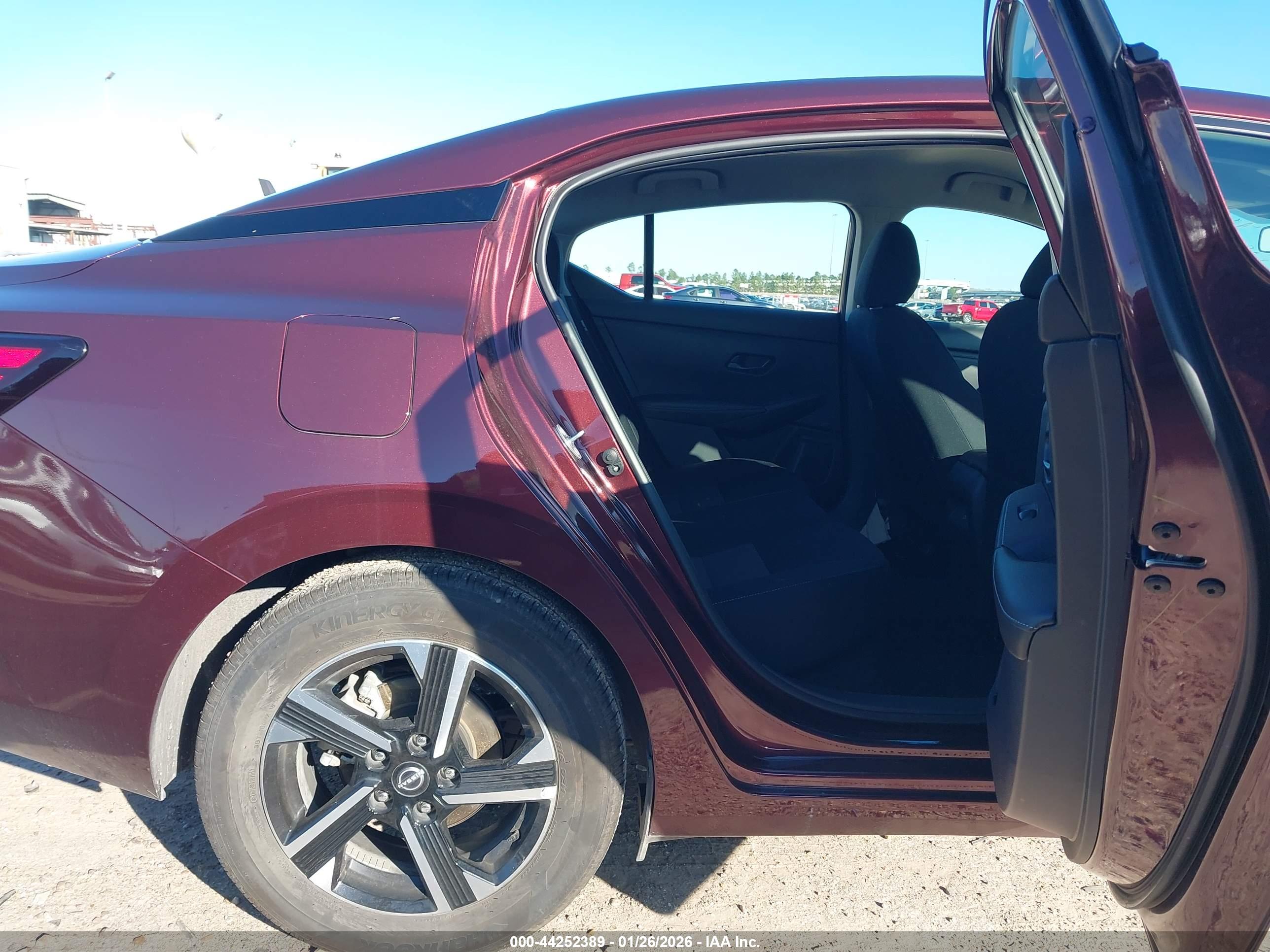 NISSAN SENTRA image 8