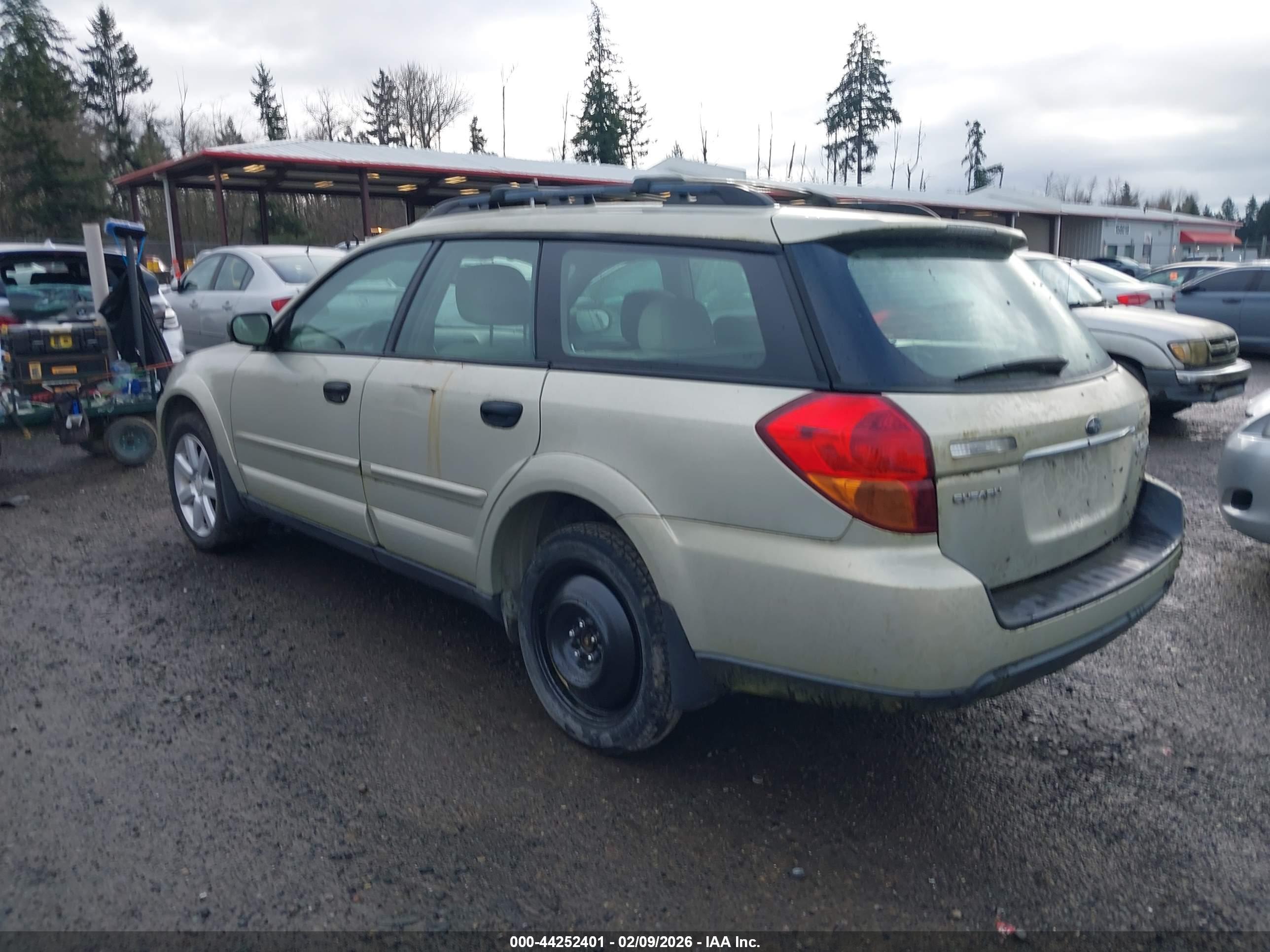 SUBARU OUTBACK image 3
