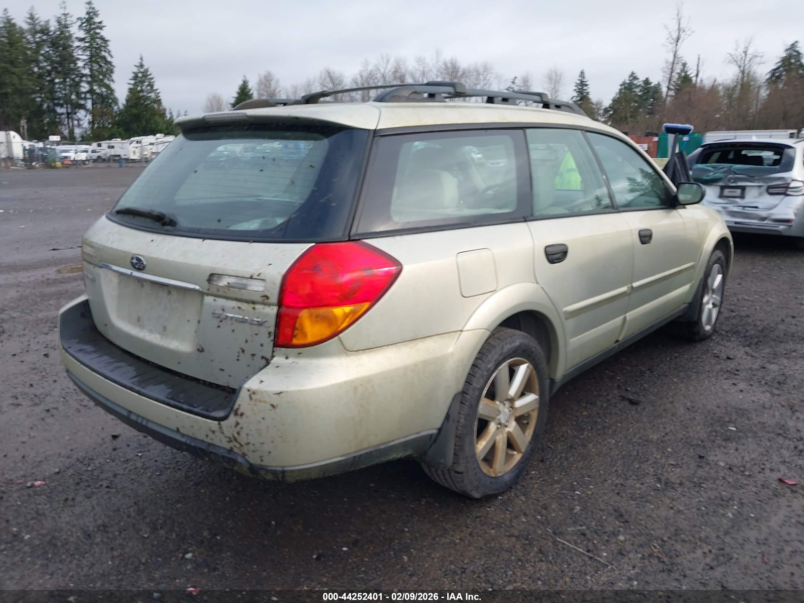 SUBARU OUTBACK image 4