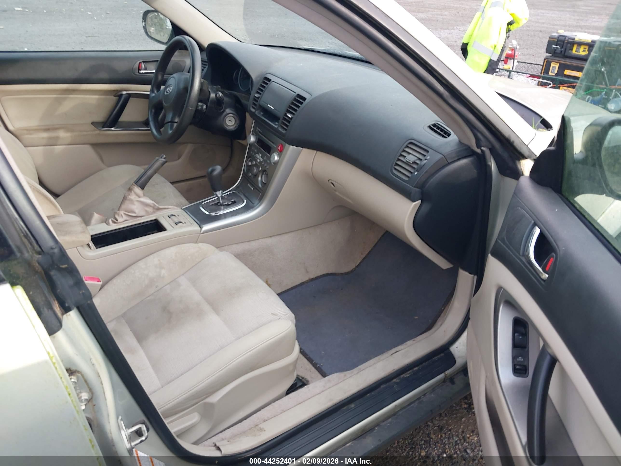 SUBARU OUTBACK image 5