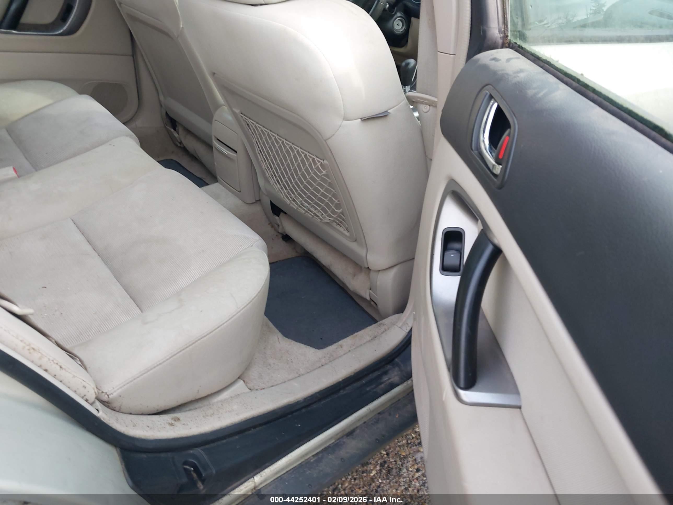 SUBARU OUTBACK image 8