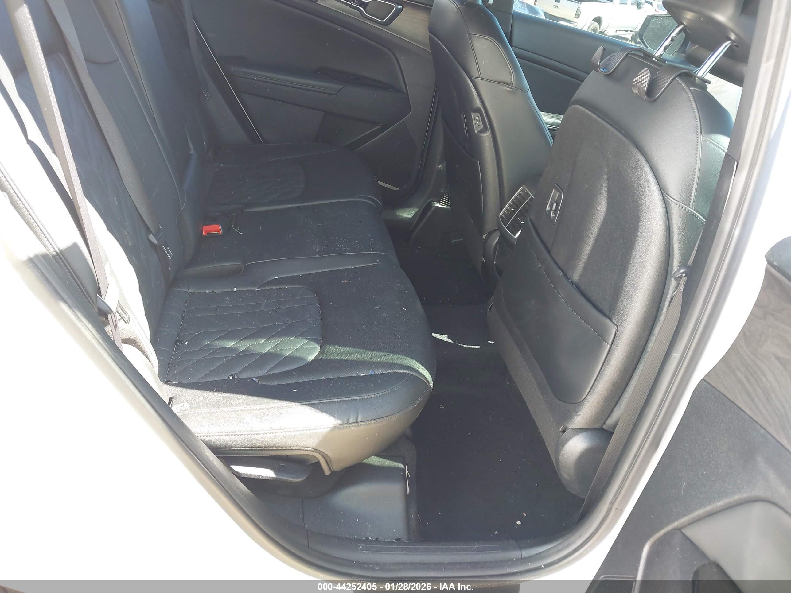 KIA SPORTAGE image 8