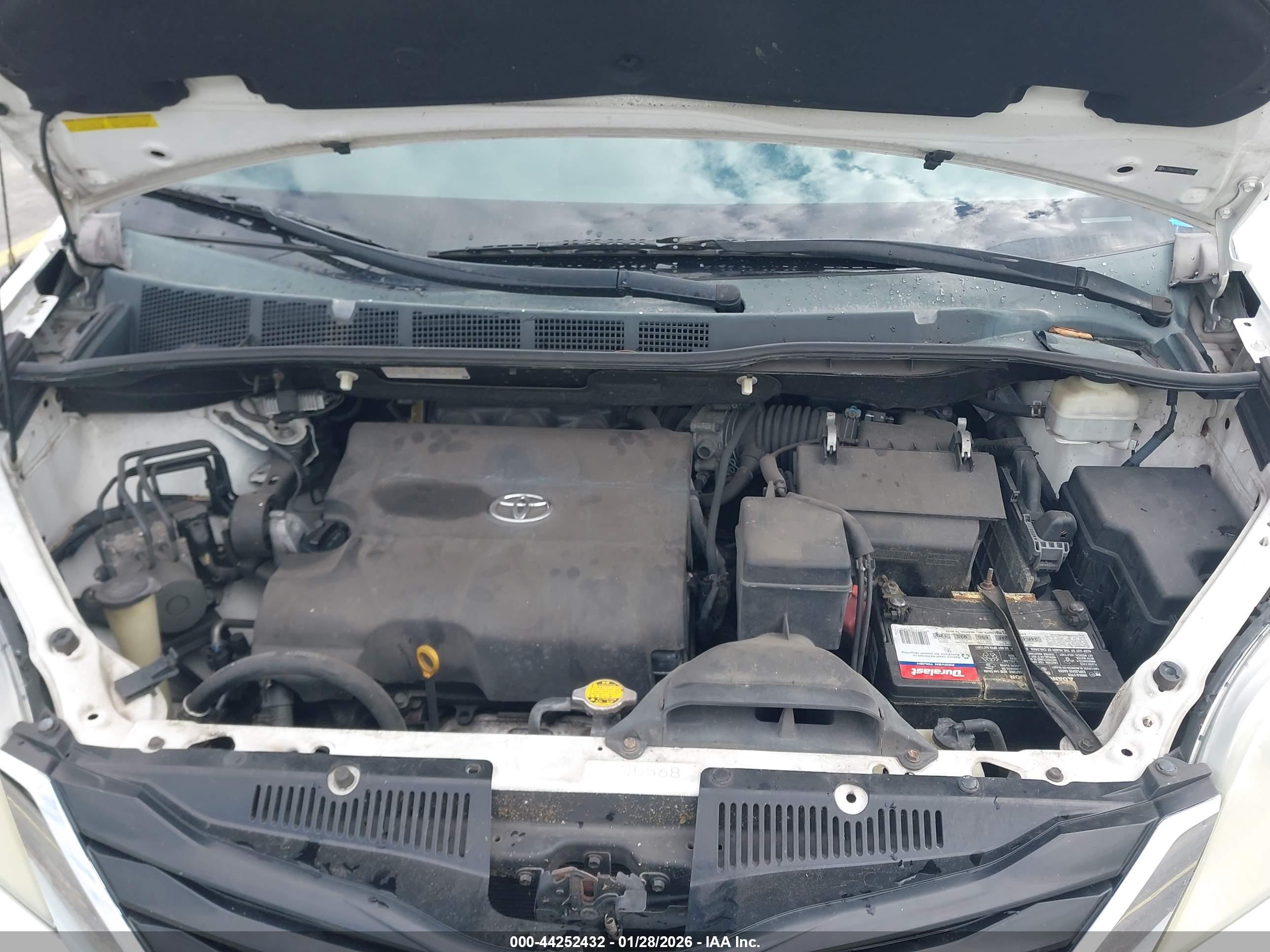 TOYOTA SIENNA image 10
