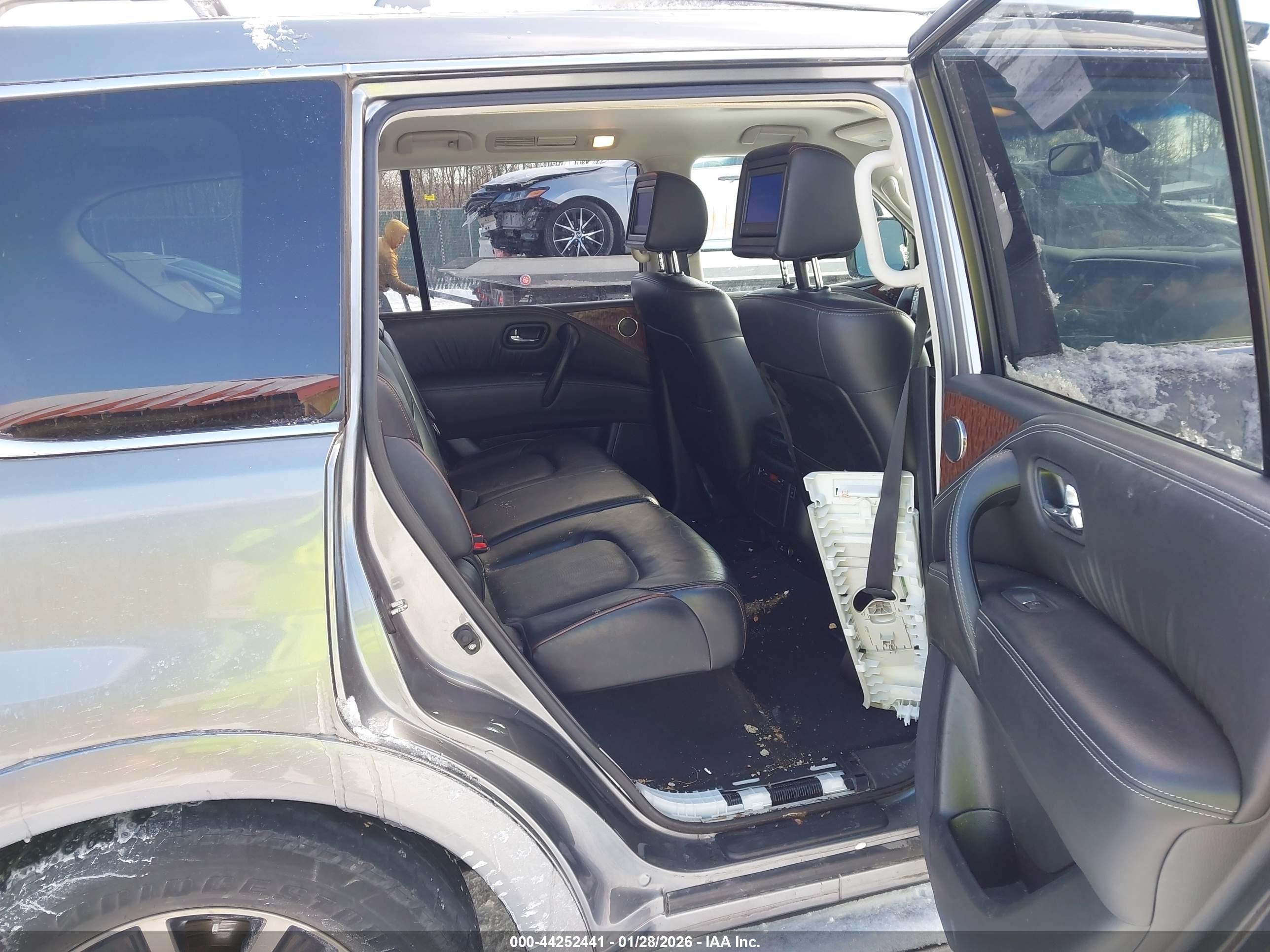 NISSAN ARMADA image 8