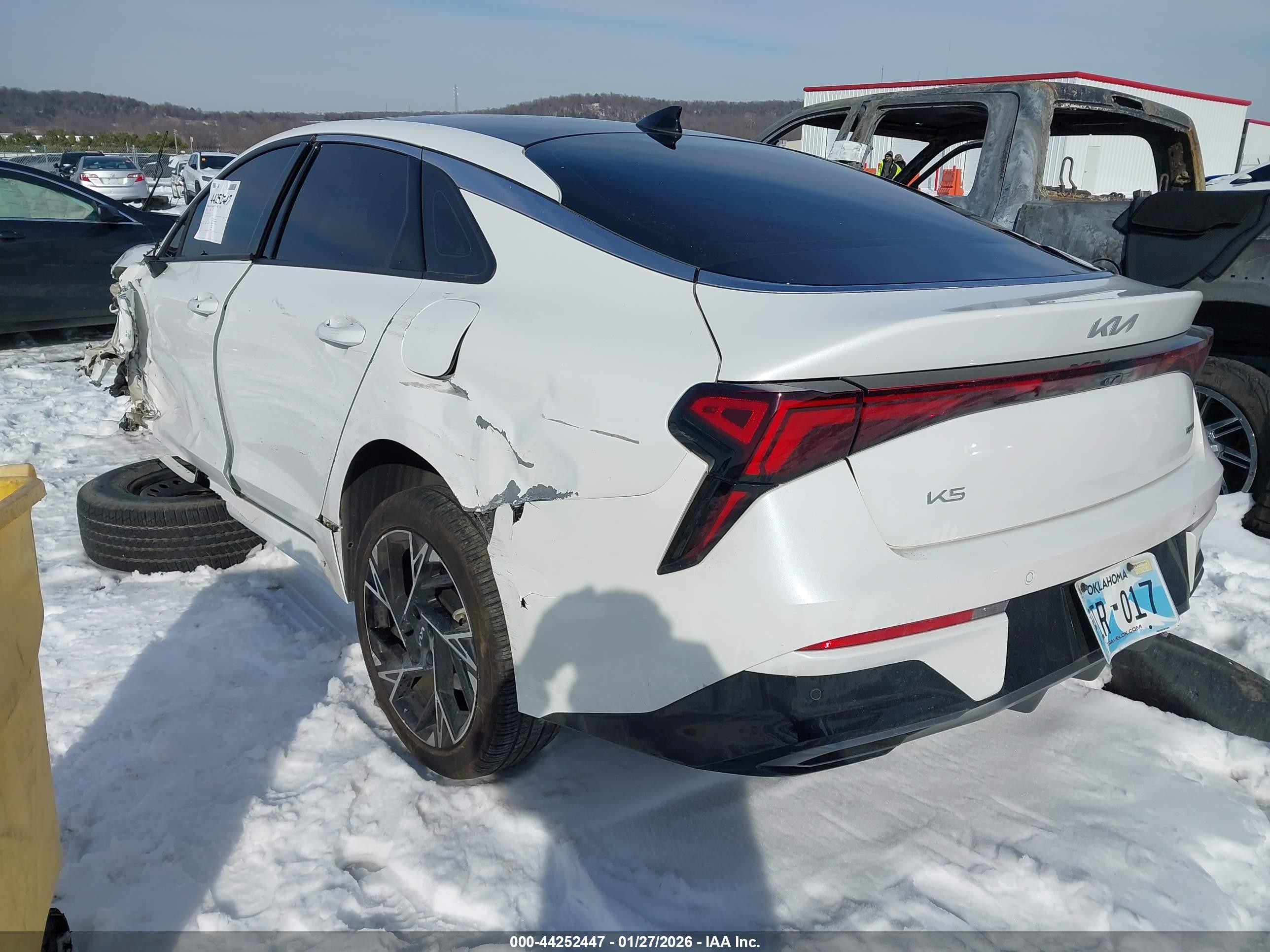 KIA K5 image 3