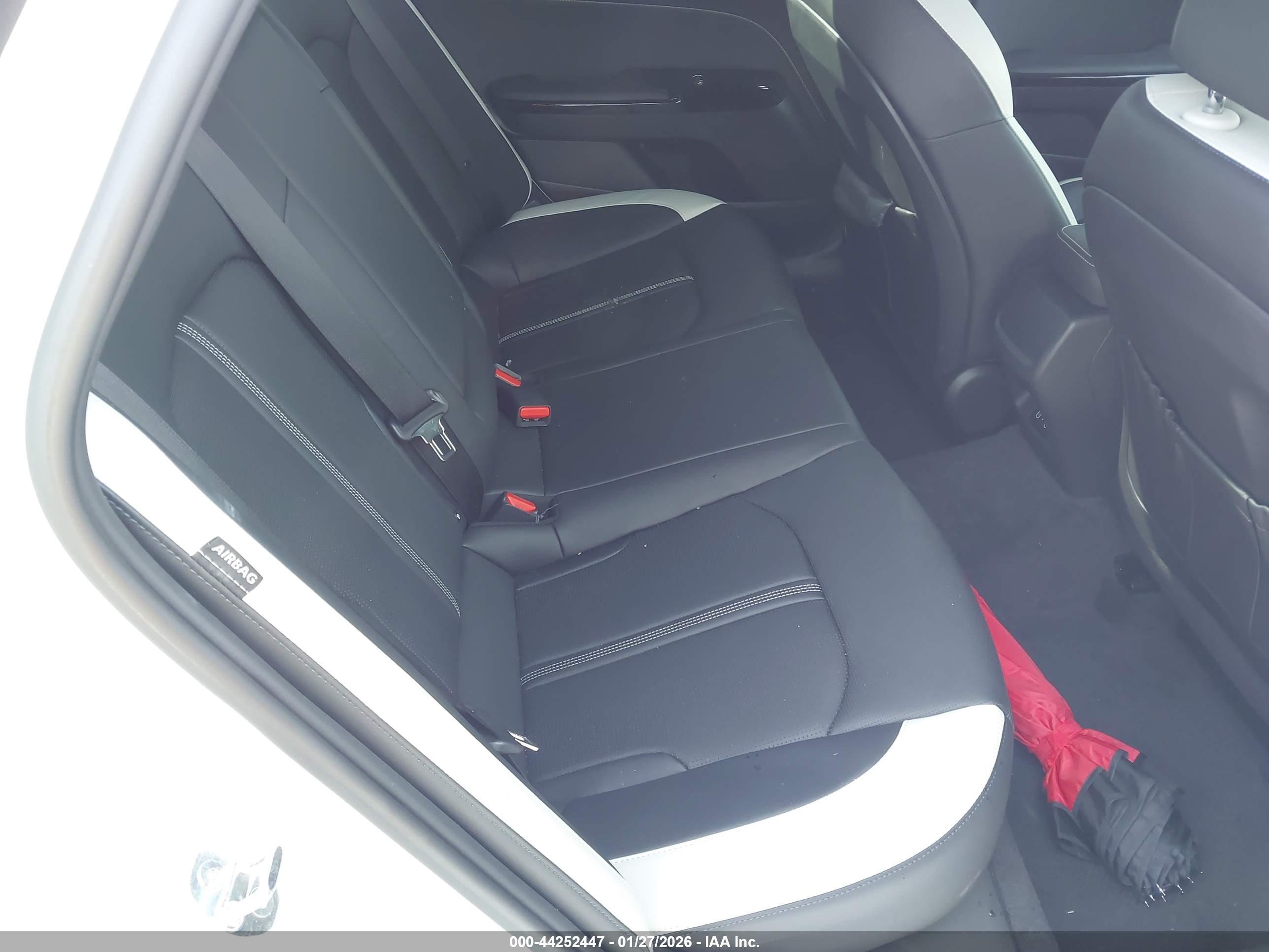 KIA K5 image 8