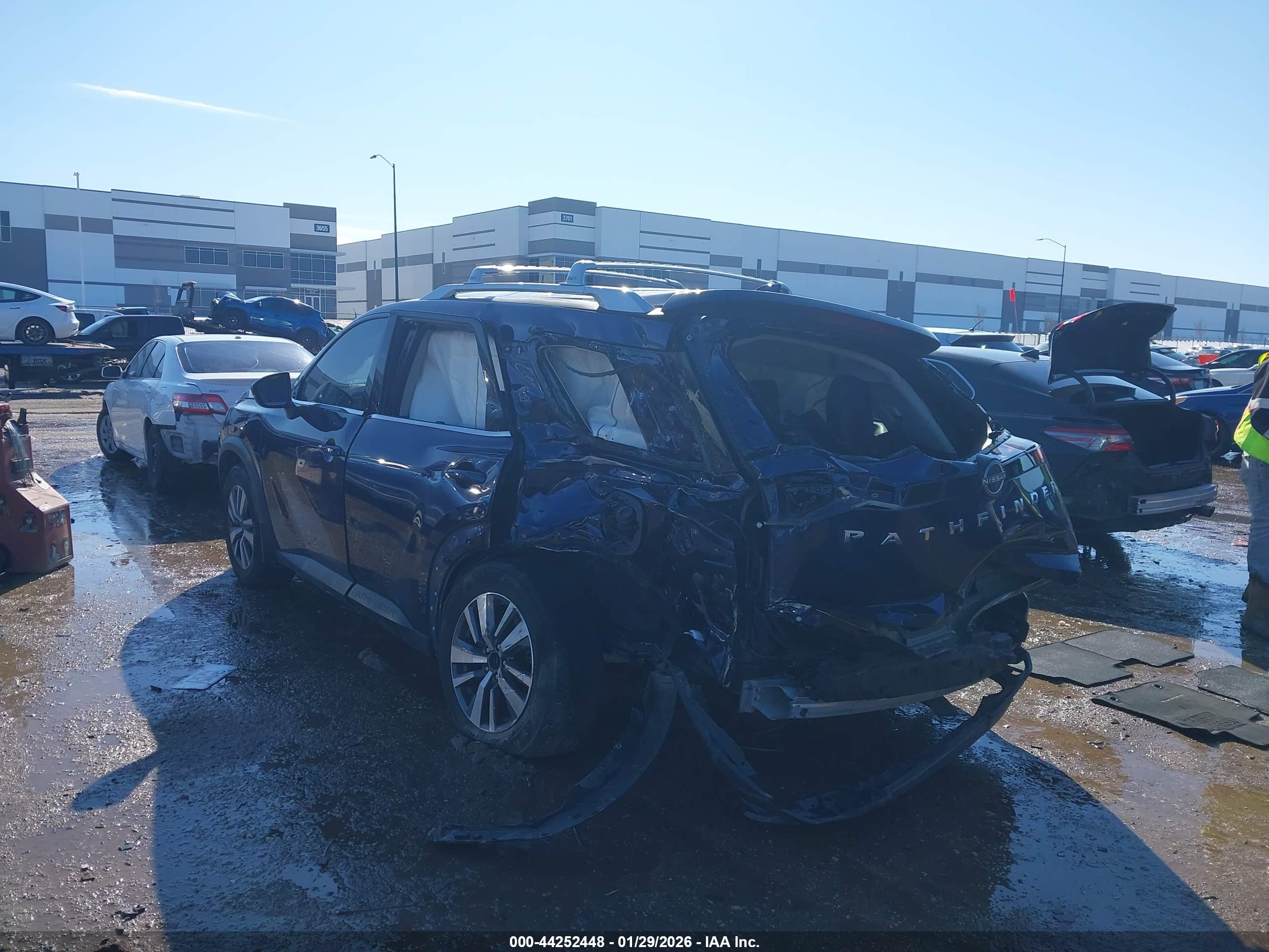 NISSAN PATHFINDER image 3
