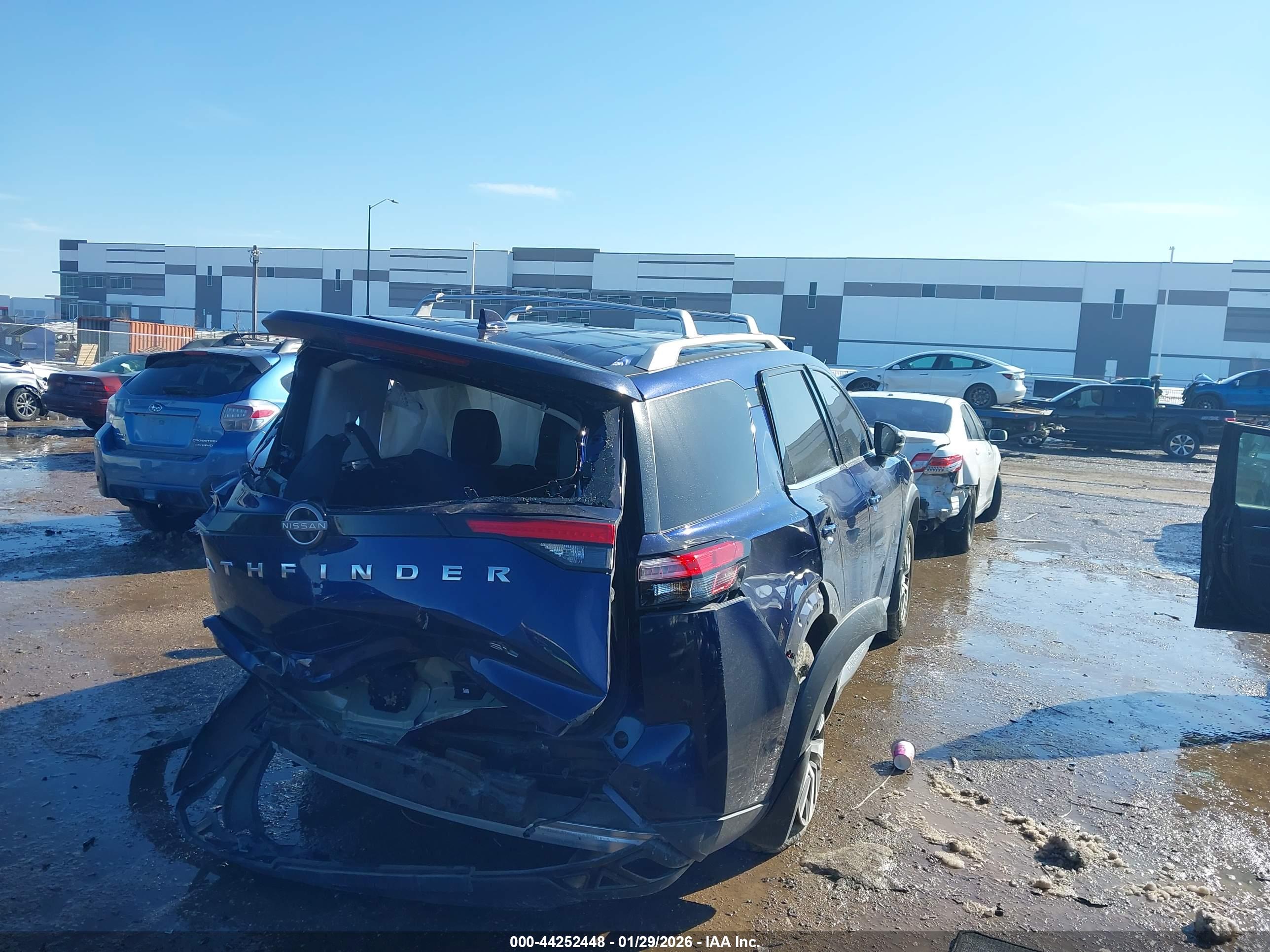 NISSAN PATHFINDER image 4