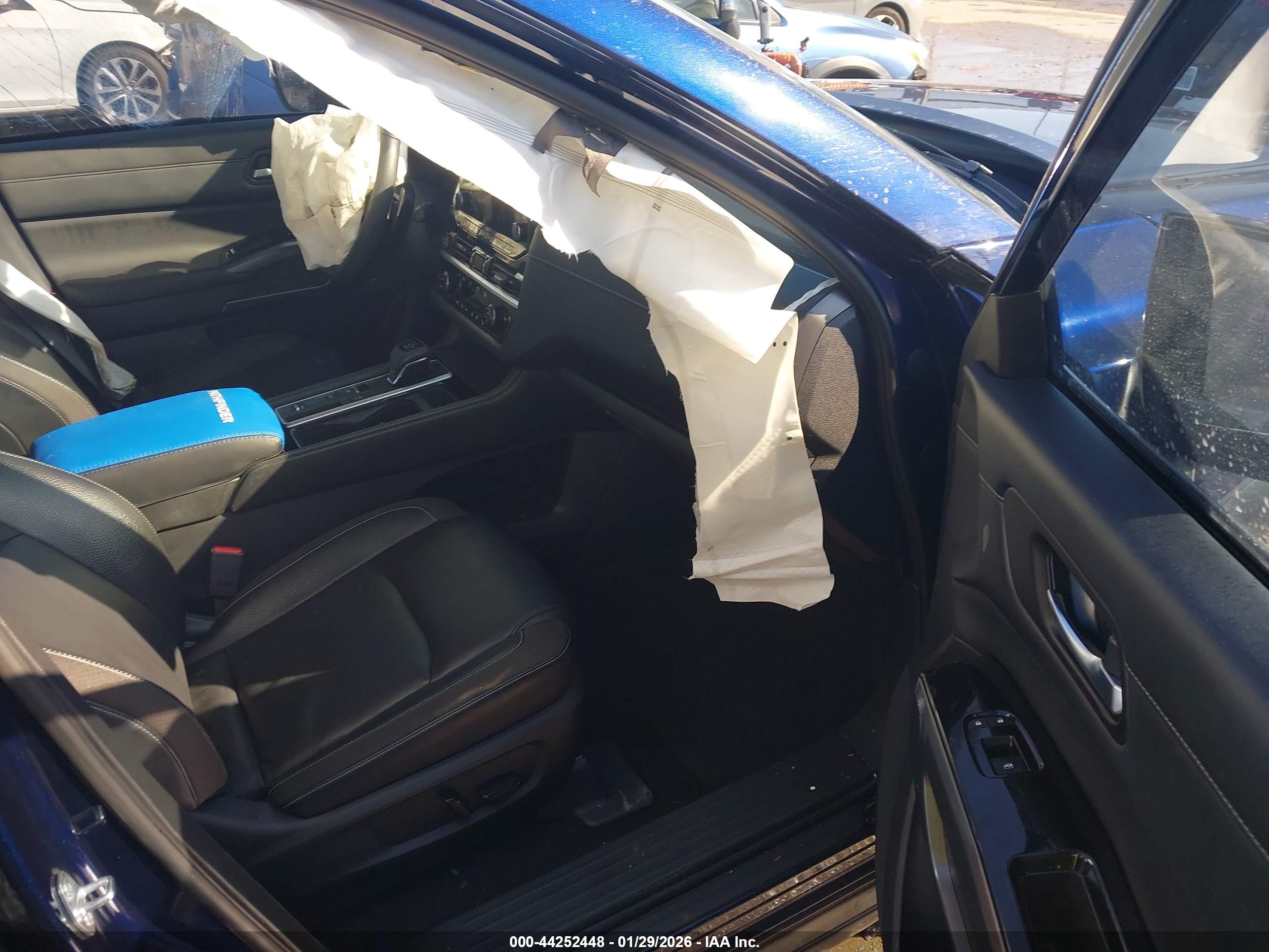 NISSAN PATHFINDER image 5