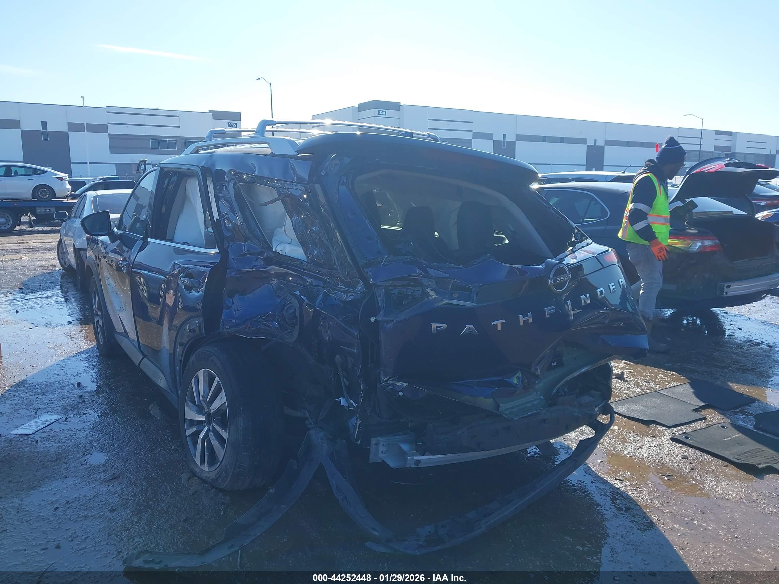 NISSAN PATHFINDER image 6