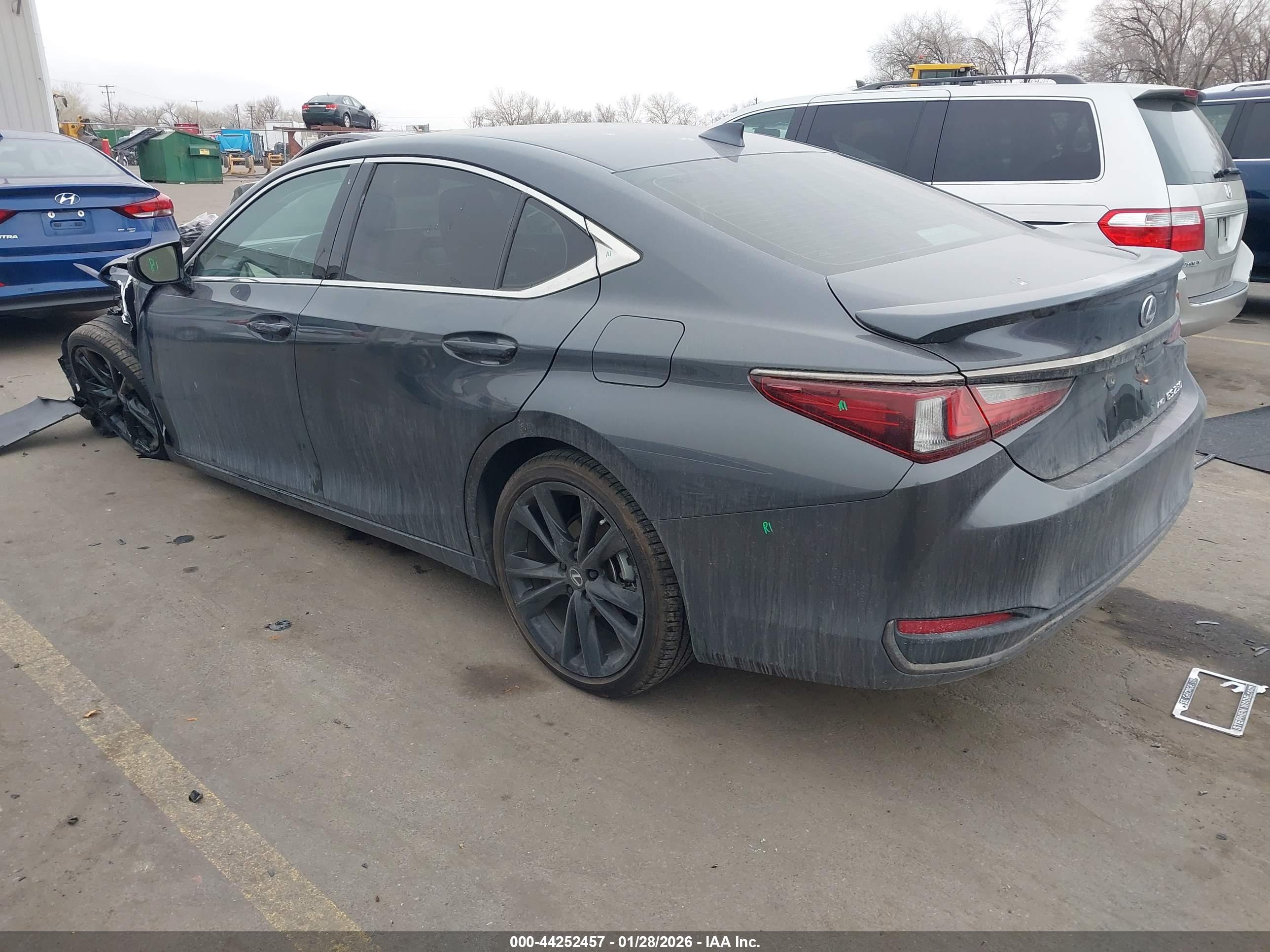 LEXUS ES image 3