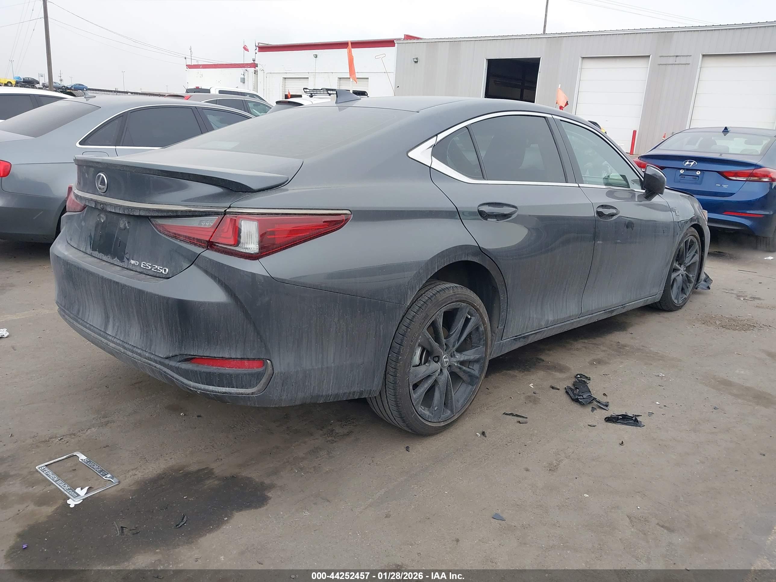 LEXUS ES image 4