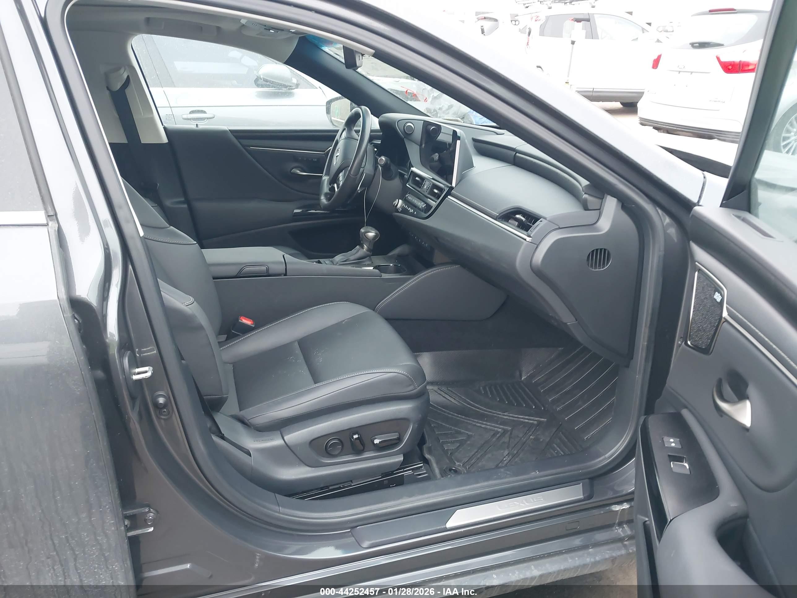LEXUS ES image 5