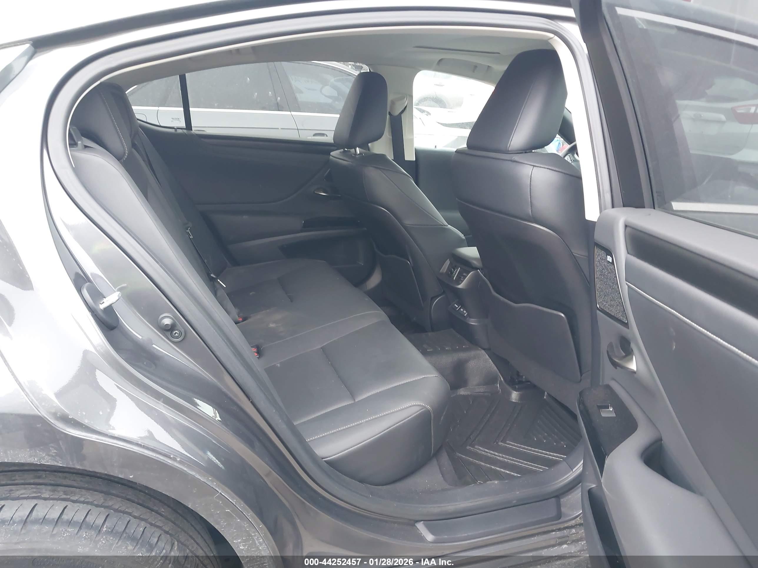 LEXUS ES image 8