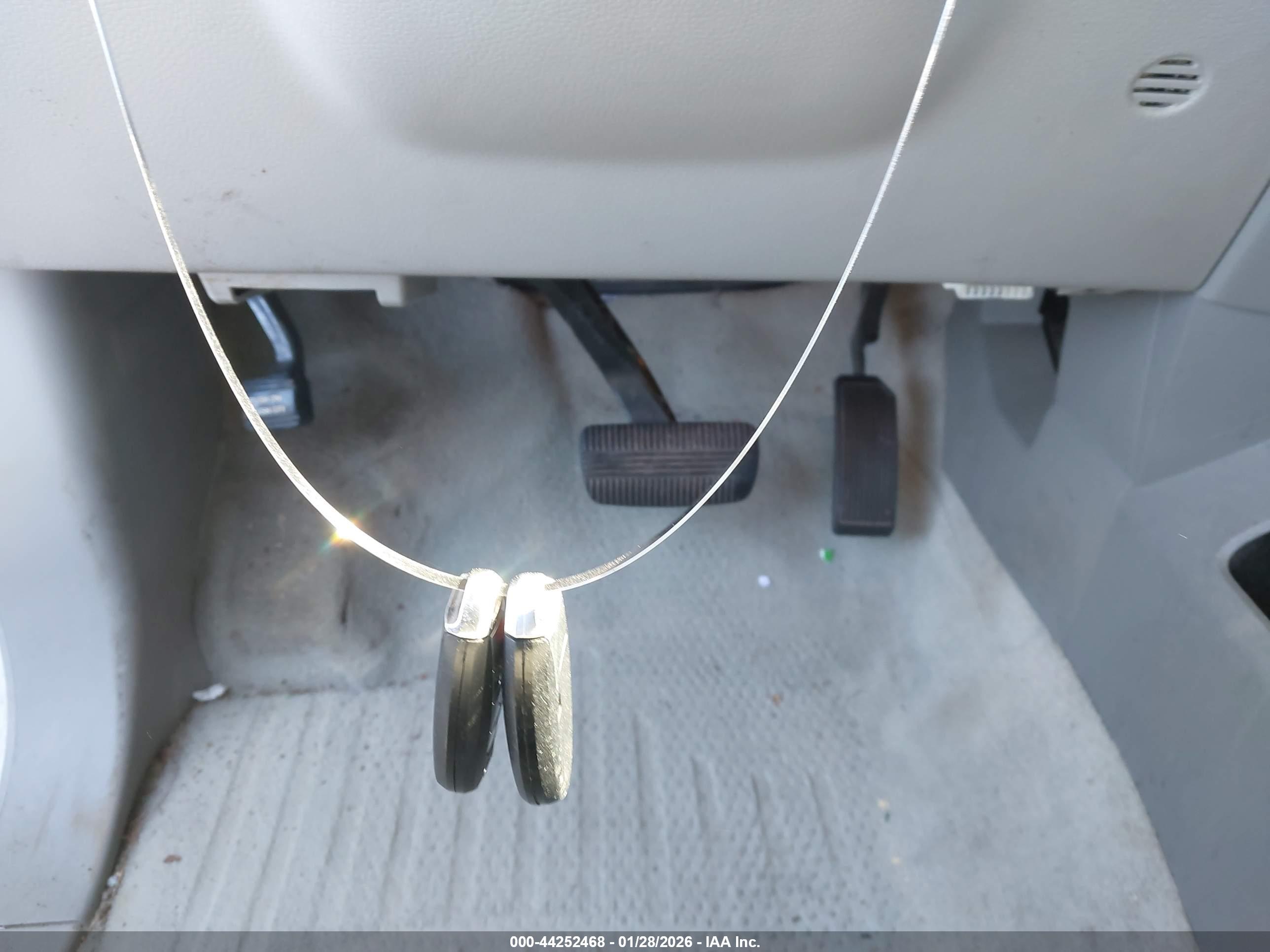 INFINITI QX56 image 11
