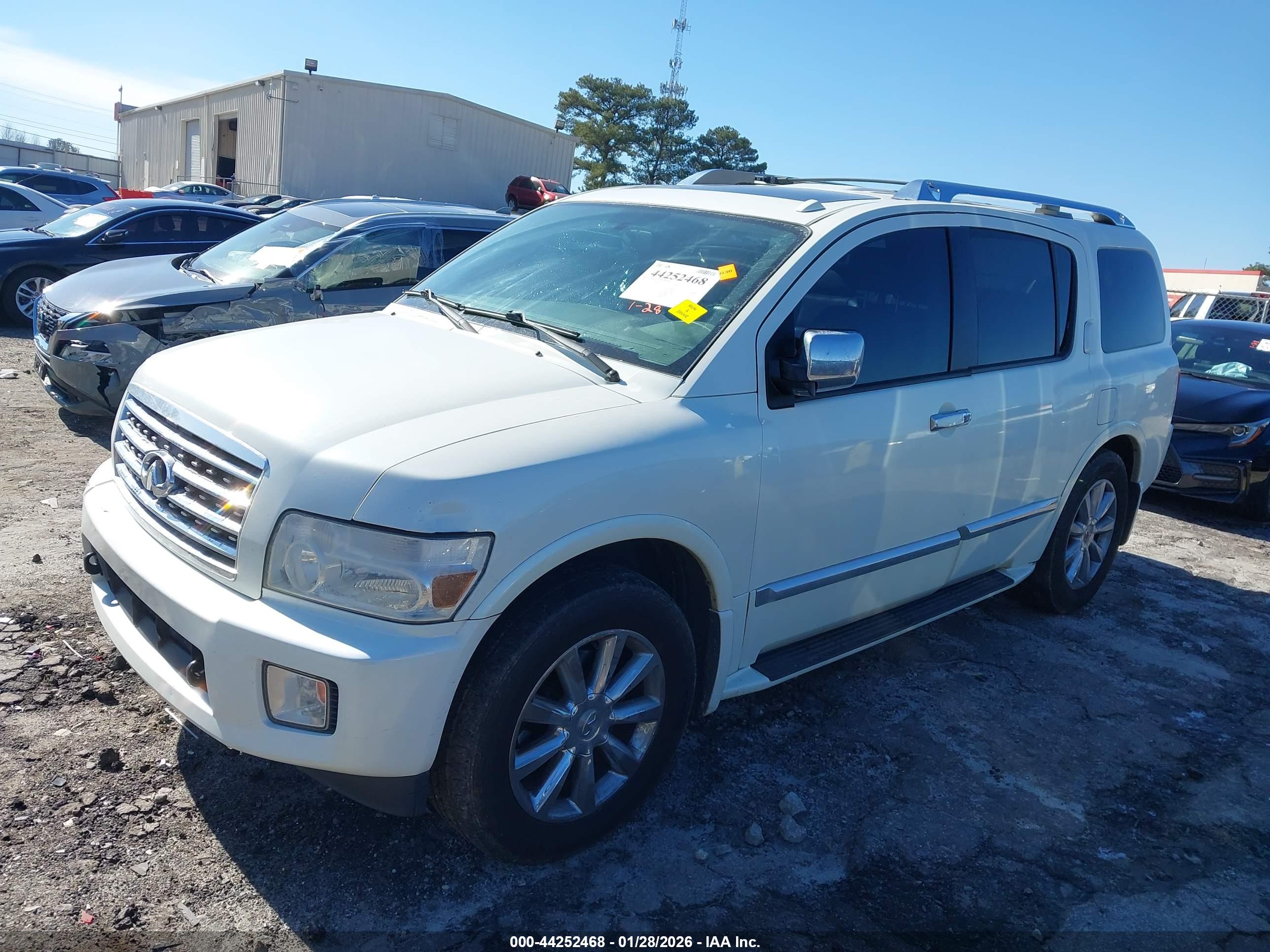 INFINITI QX56 image 2