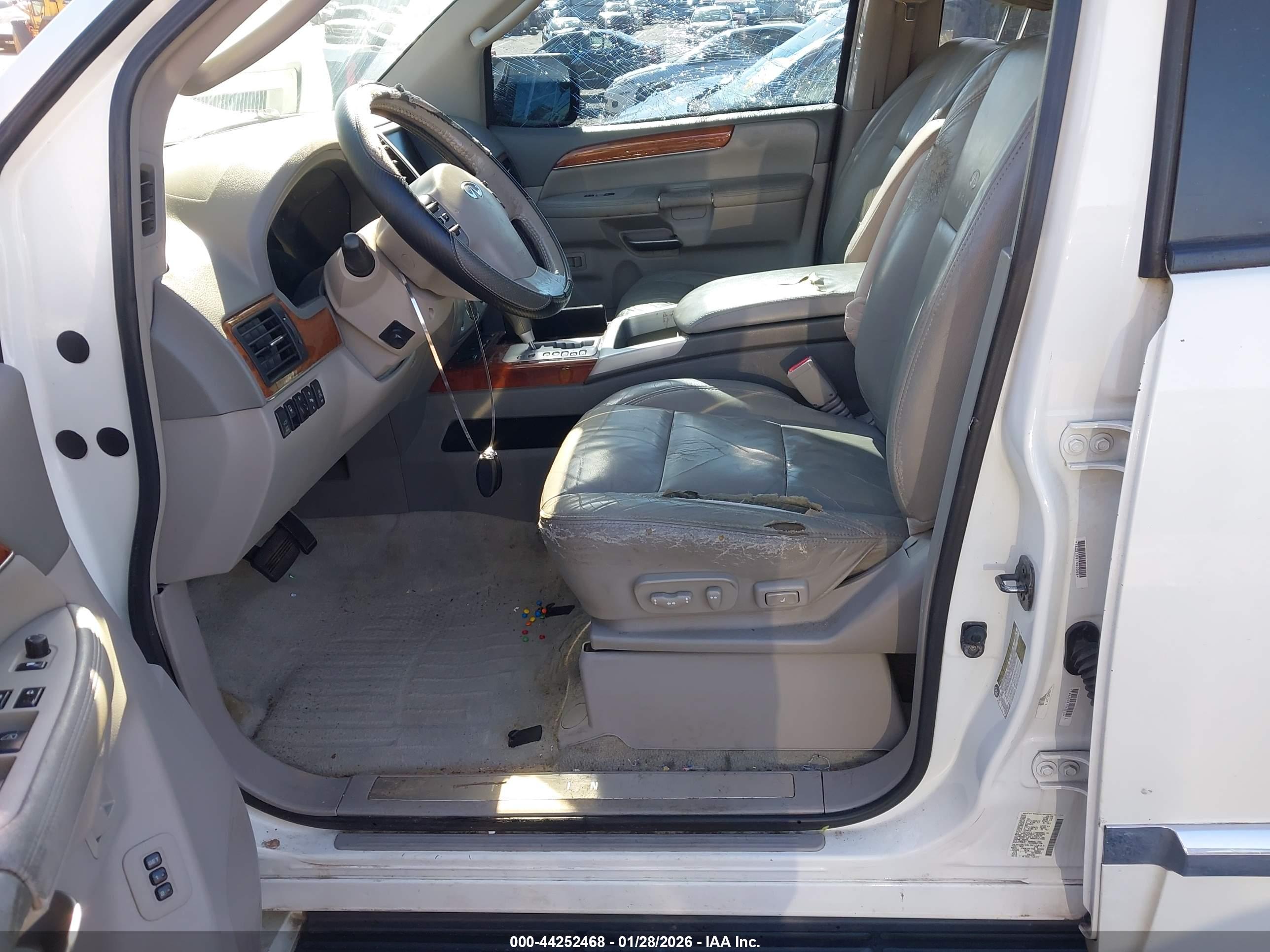 INFINITI QX56 image 5