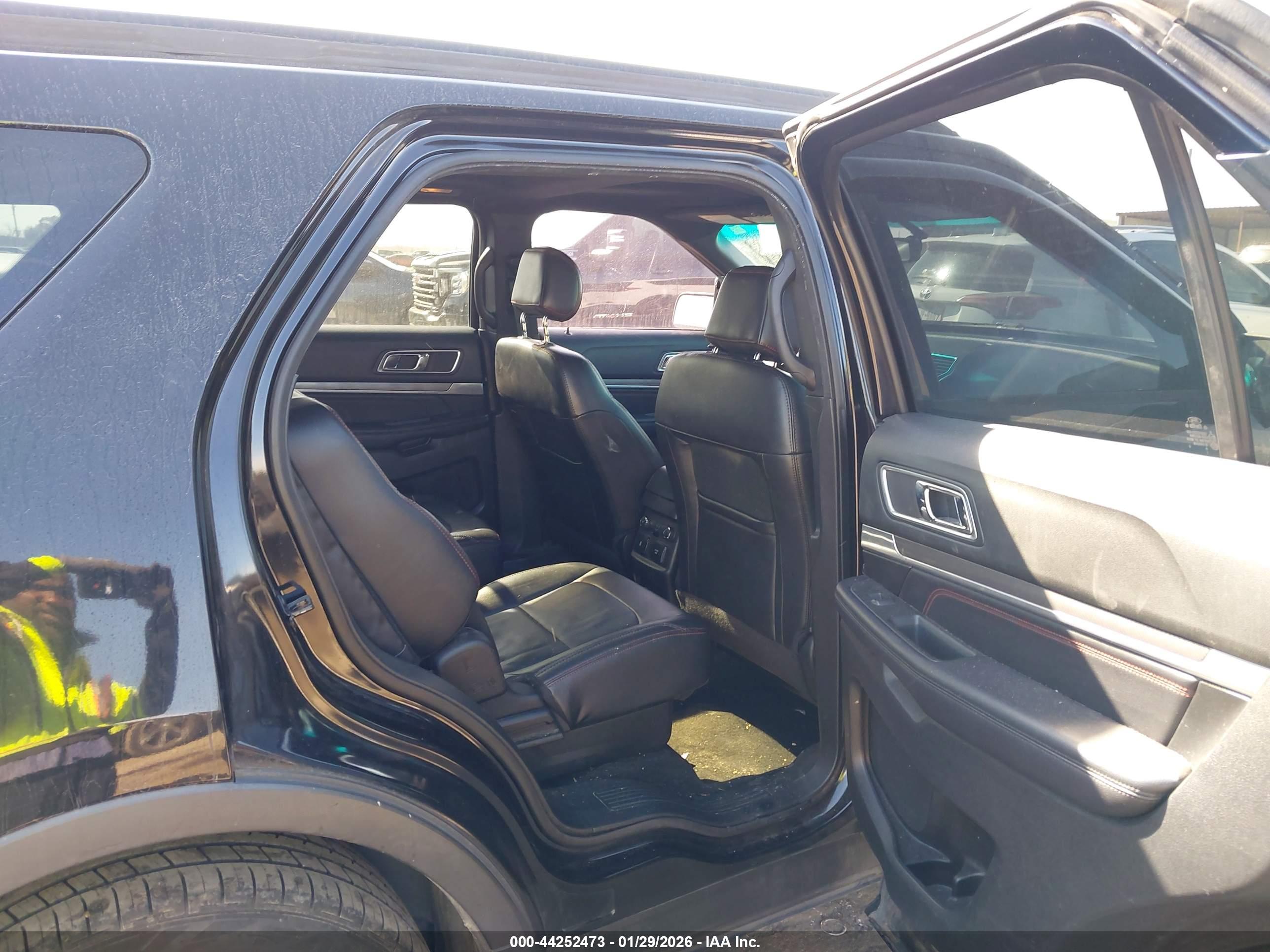 FORD EXPLORER image 8