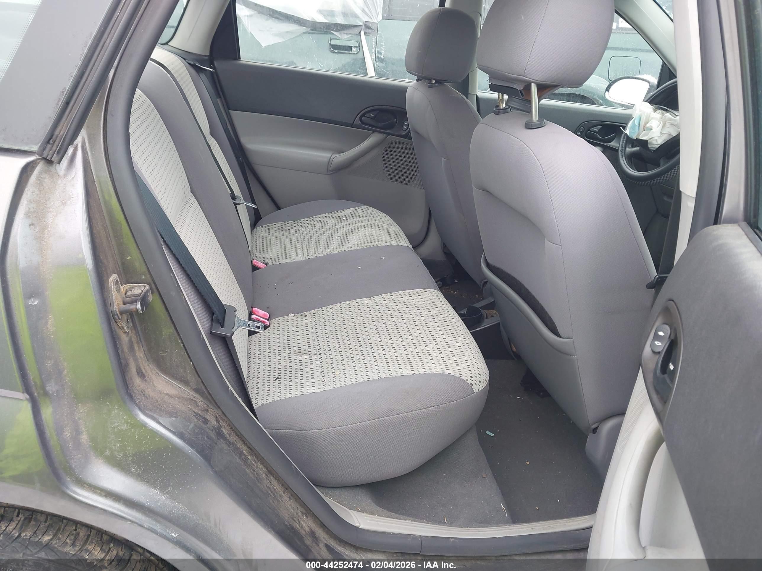FORD FOCUS image 8