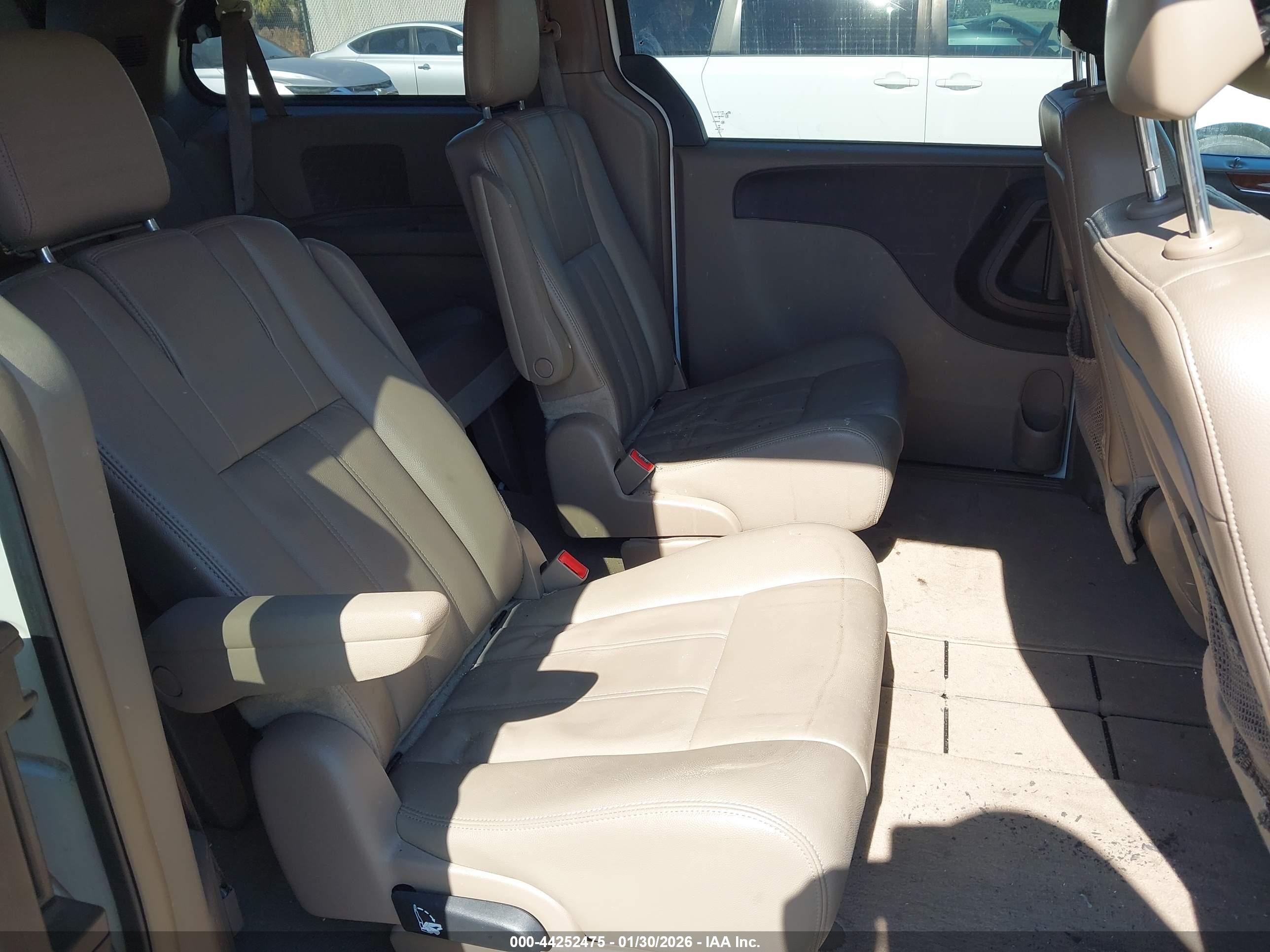 CHRYSLER TOWN image 8