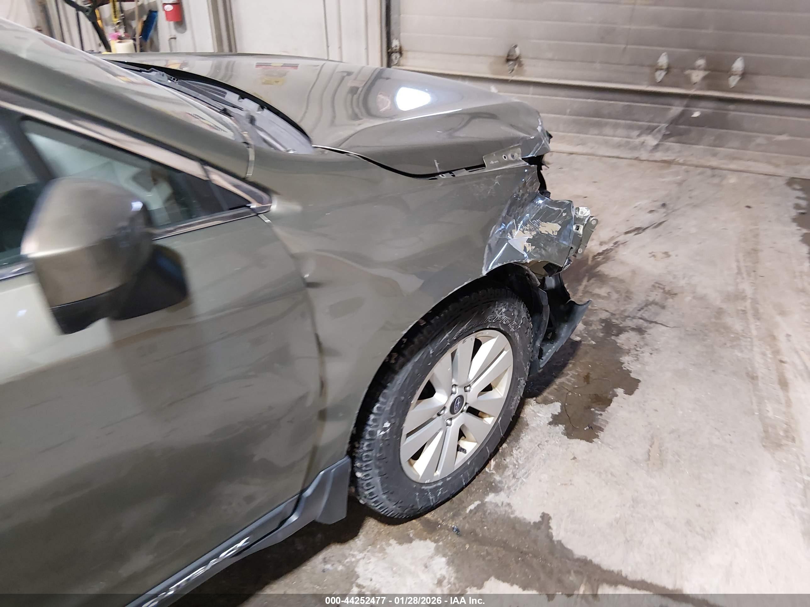 SUBARU OUTBACK image 6