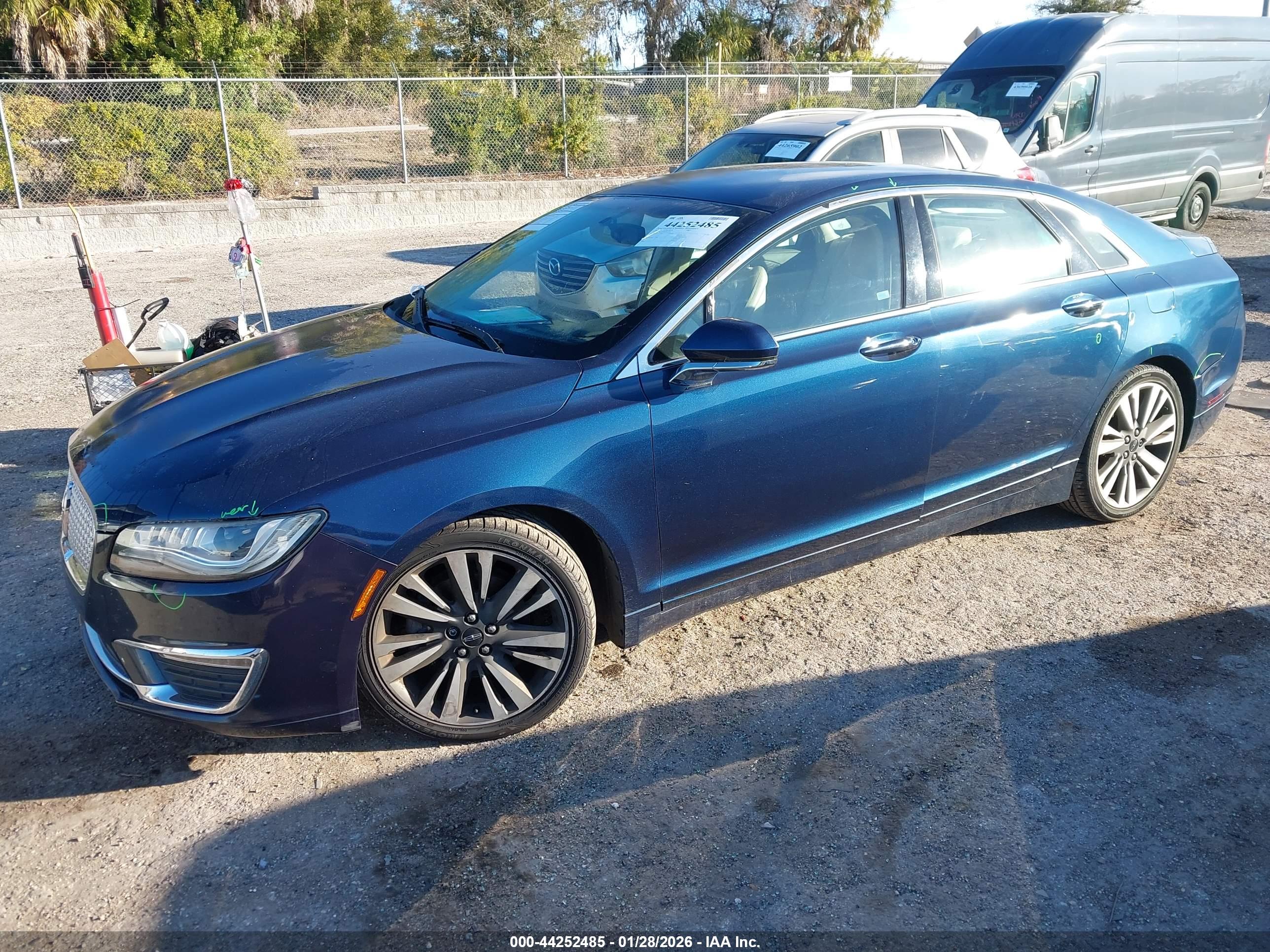 LINCOLN MKZ image 2
