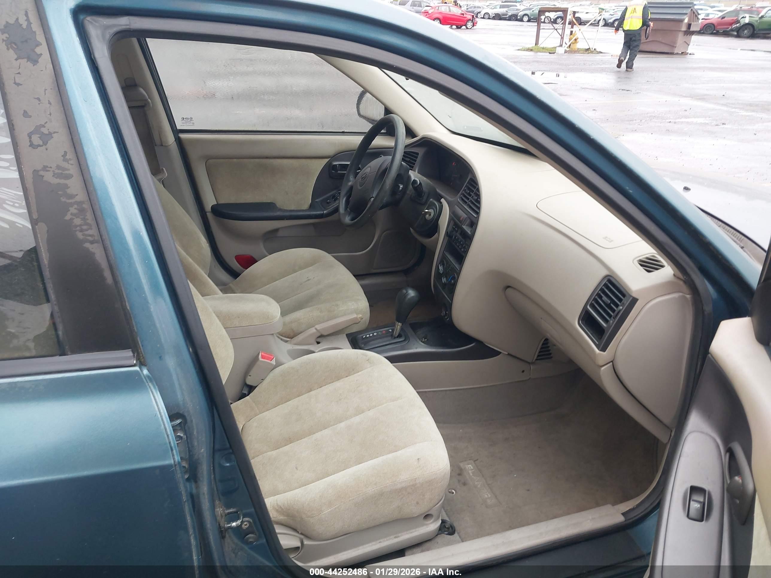 HYUNDAI ELANTRA image 5
