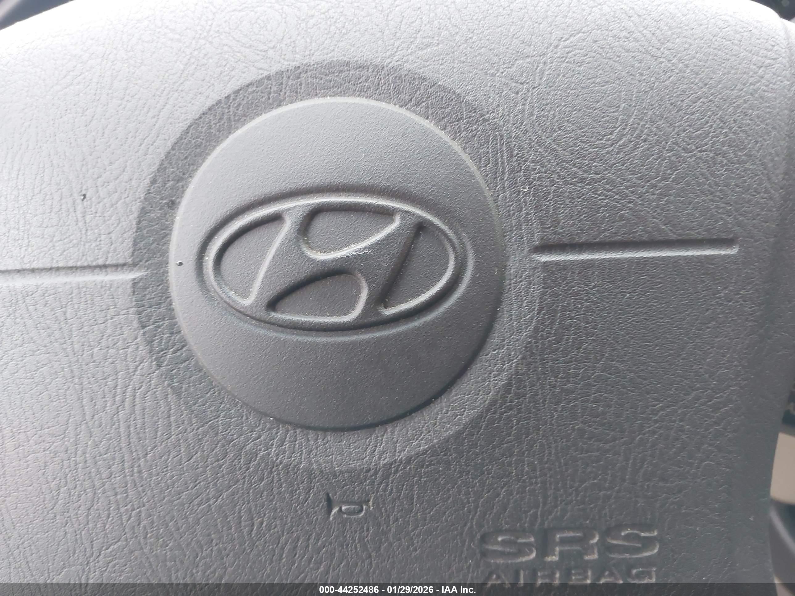 HYUNDAI ELANTRA image 6