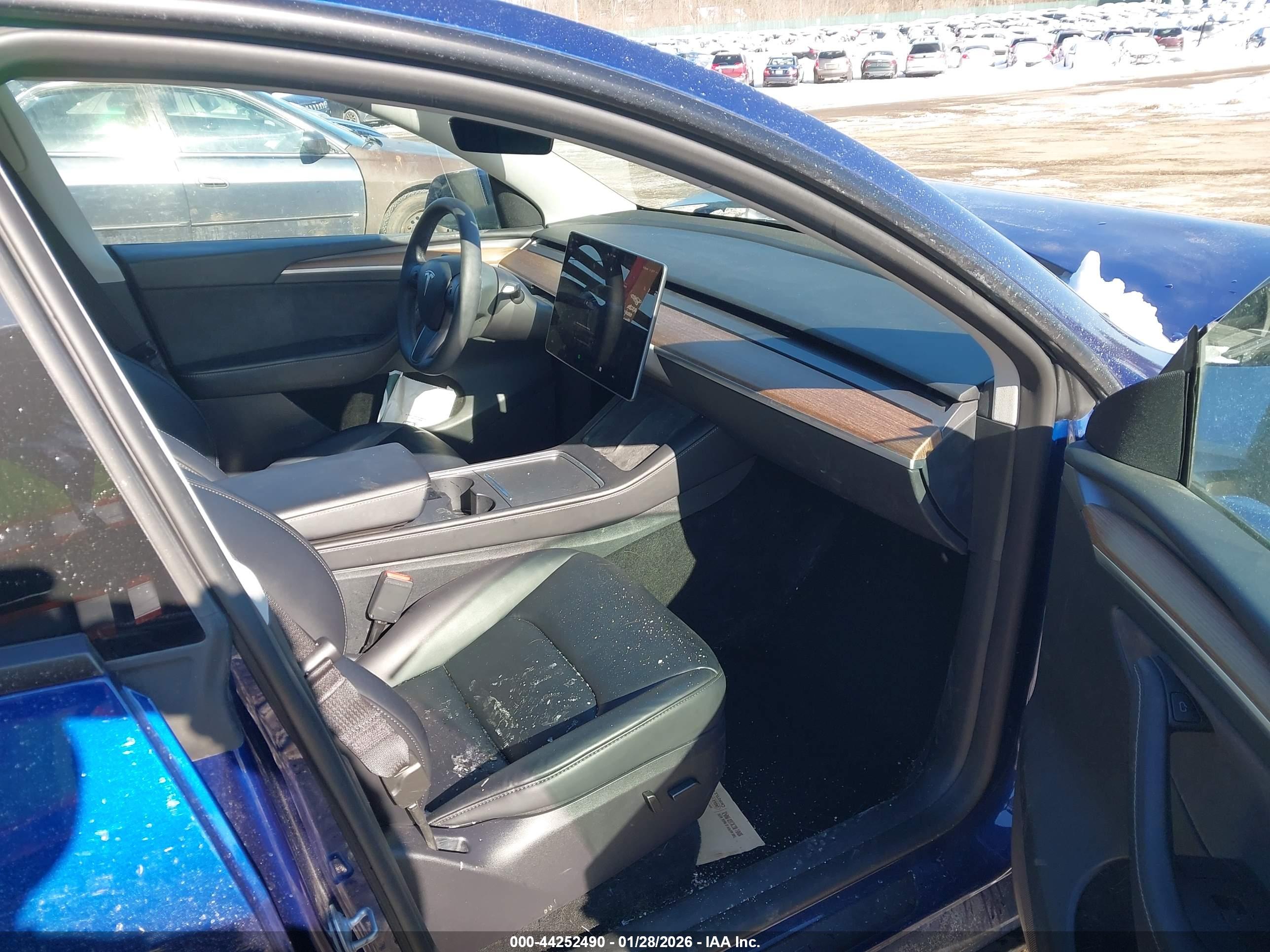 TESLA MODEL image 5