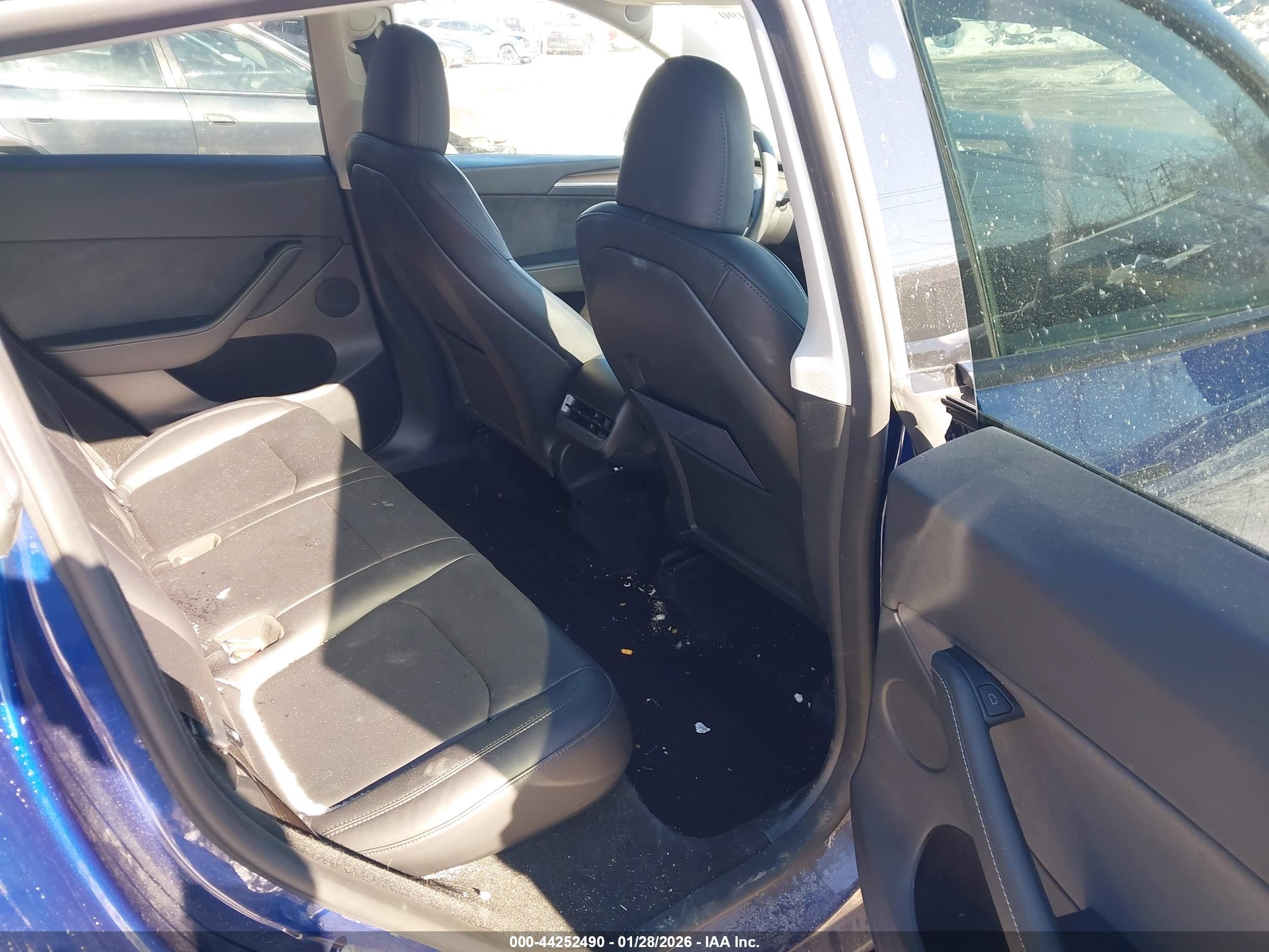 TESLA MODEL image 8