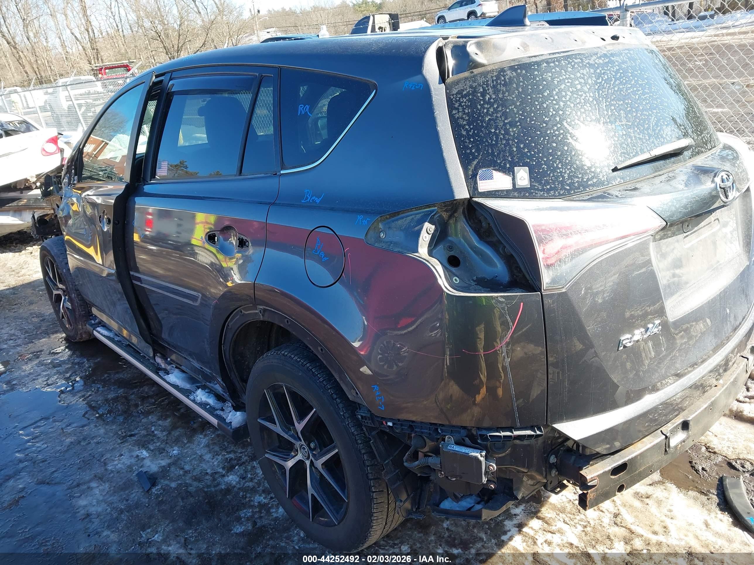 TOYOTA RAV4 image 3