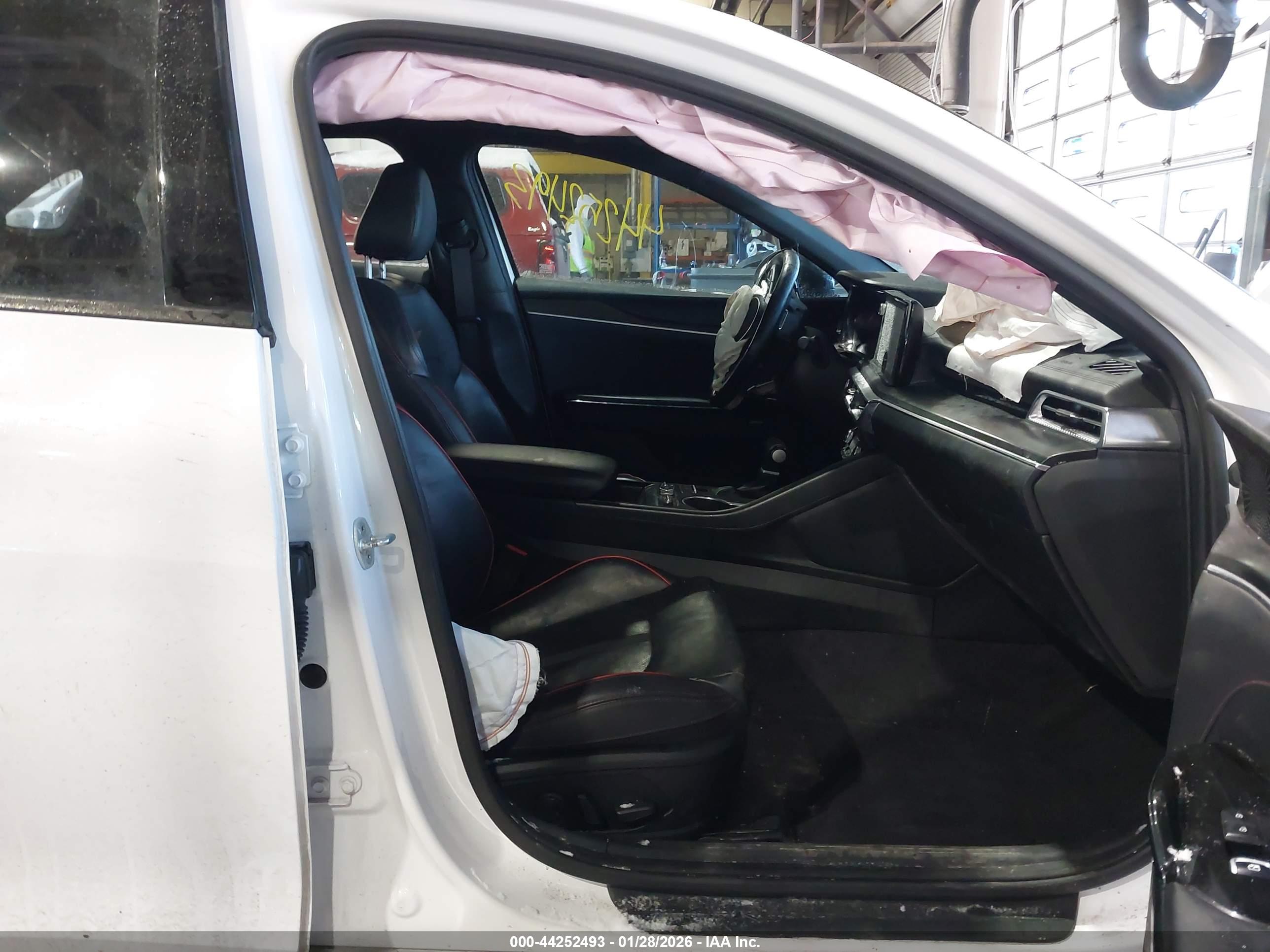 KIA K5 image 5