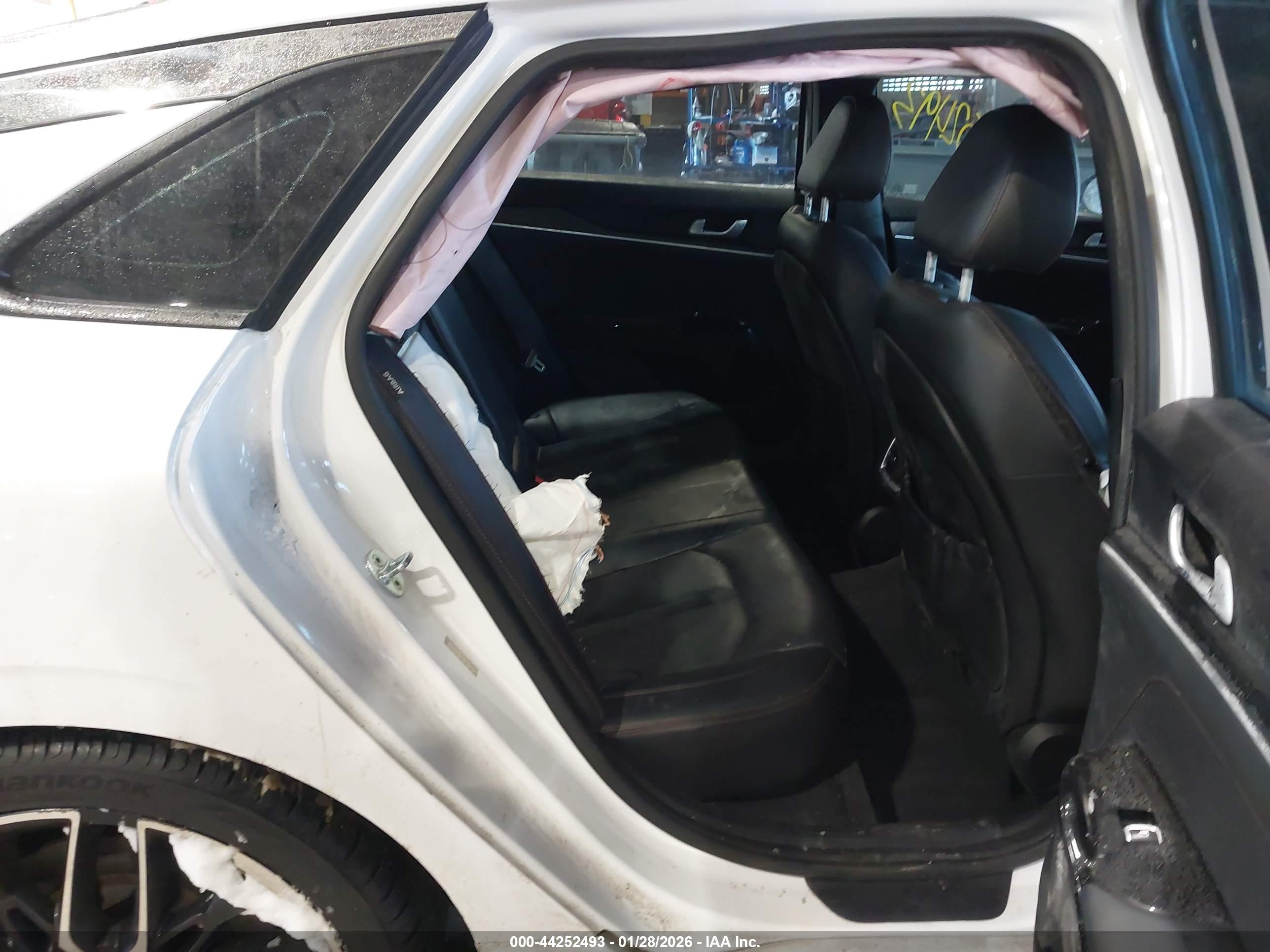 KIA K5 image 8