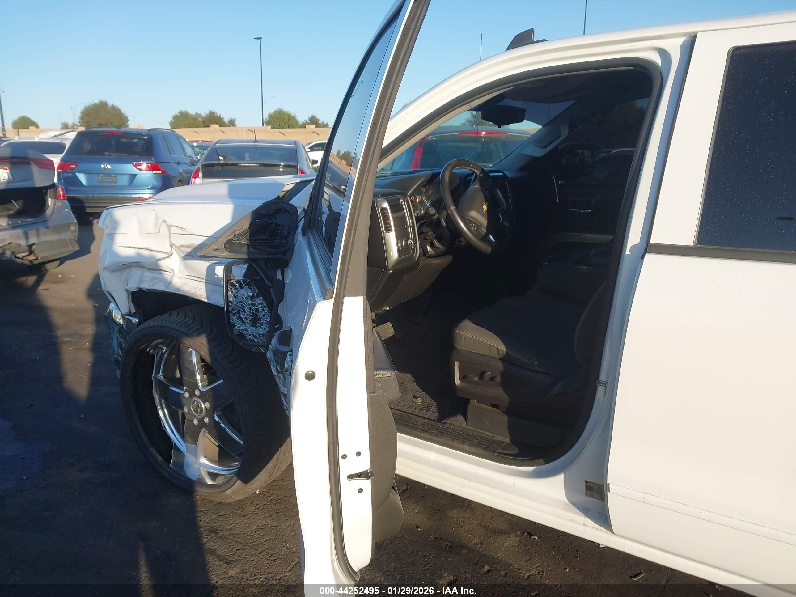 CHEVROLET SILVERADO image 5