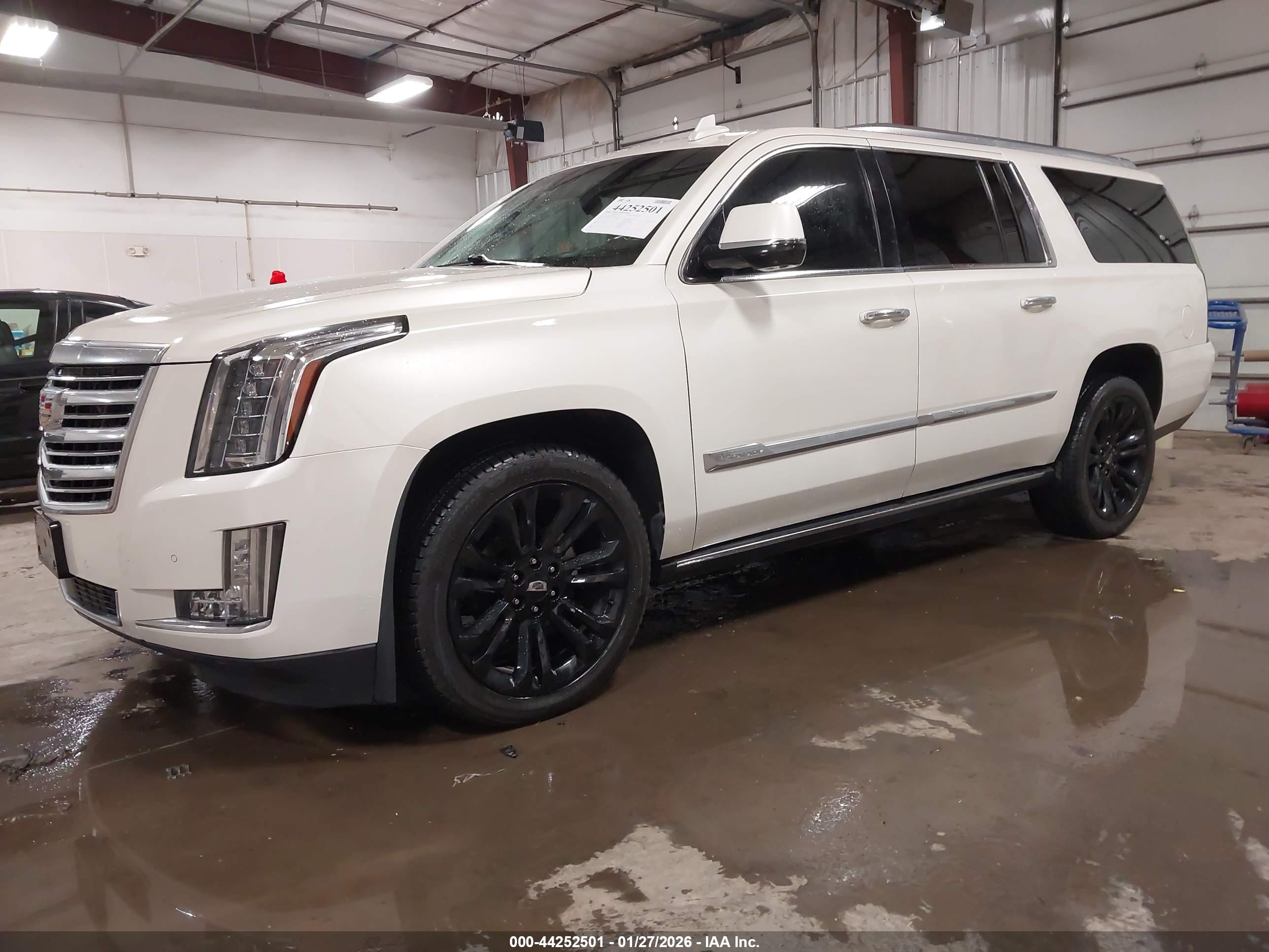 CADILLAC ESCALADE image 2