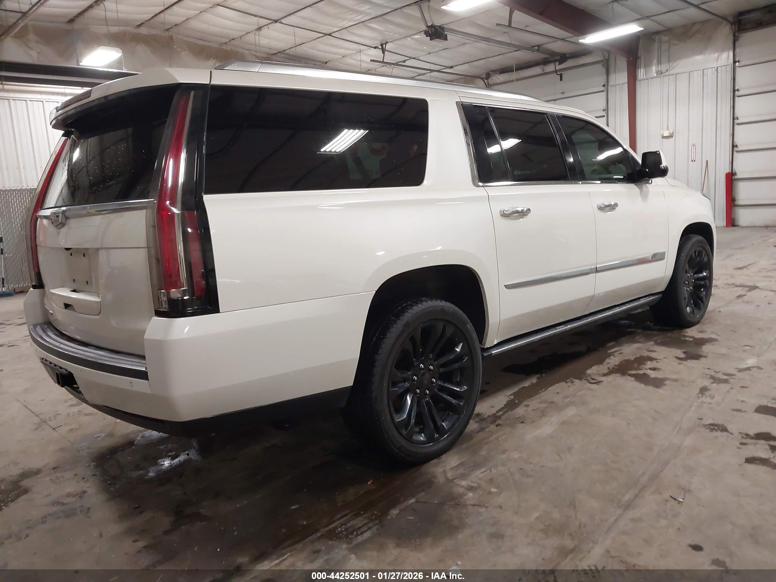 CADILLAC ESCALADE image 4