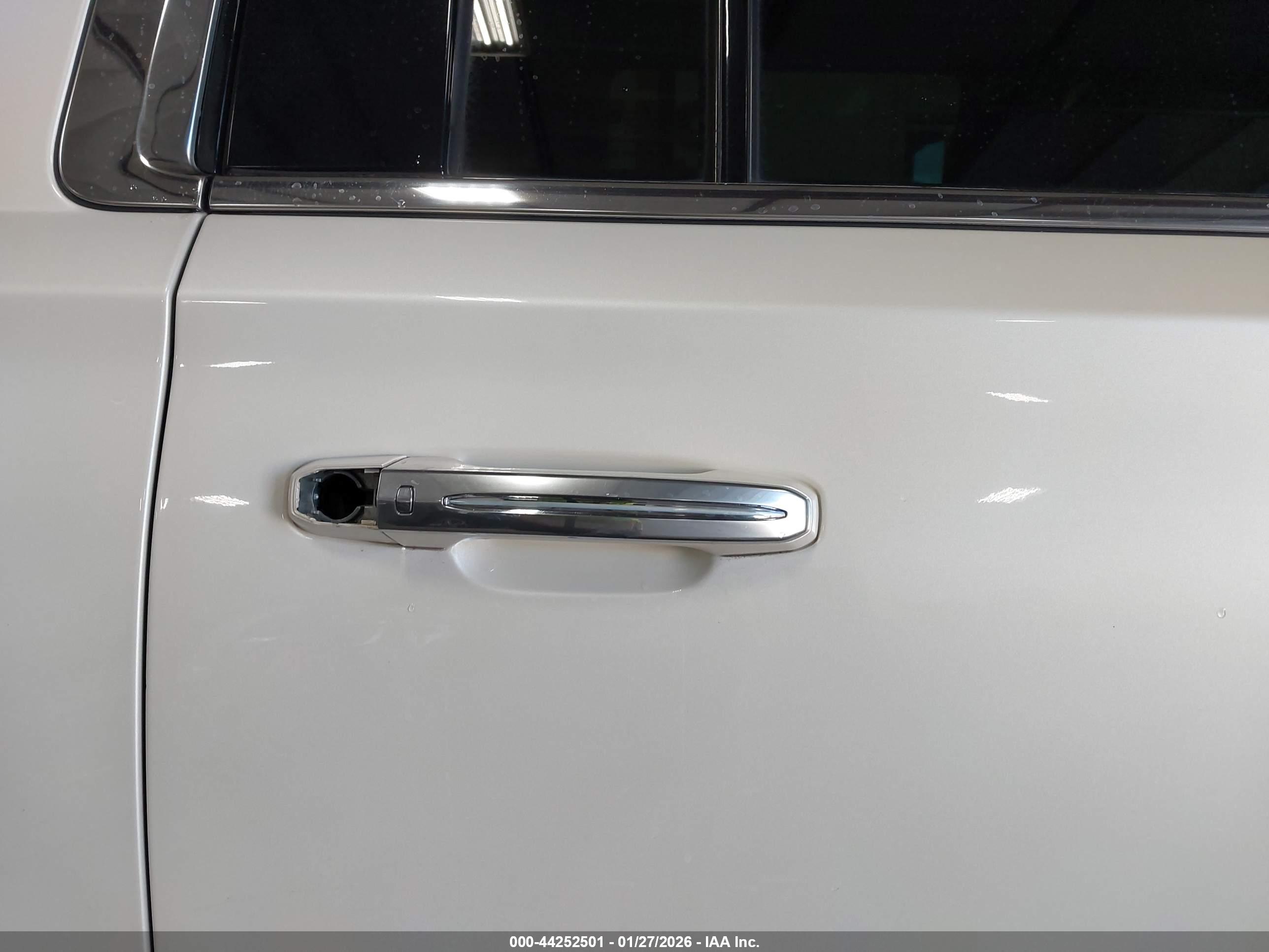 CADILLAC ESCALADE image 6