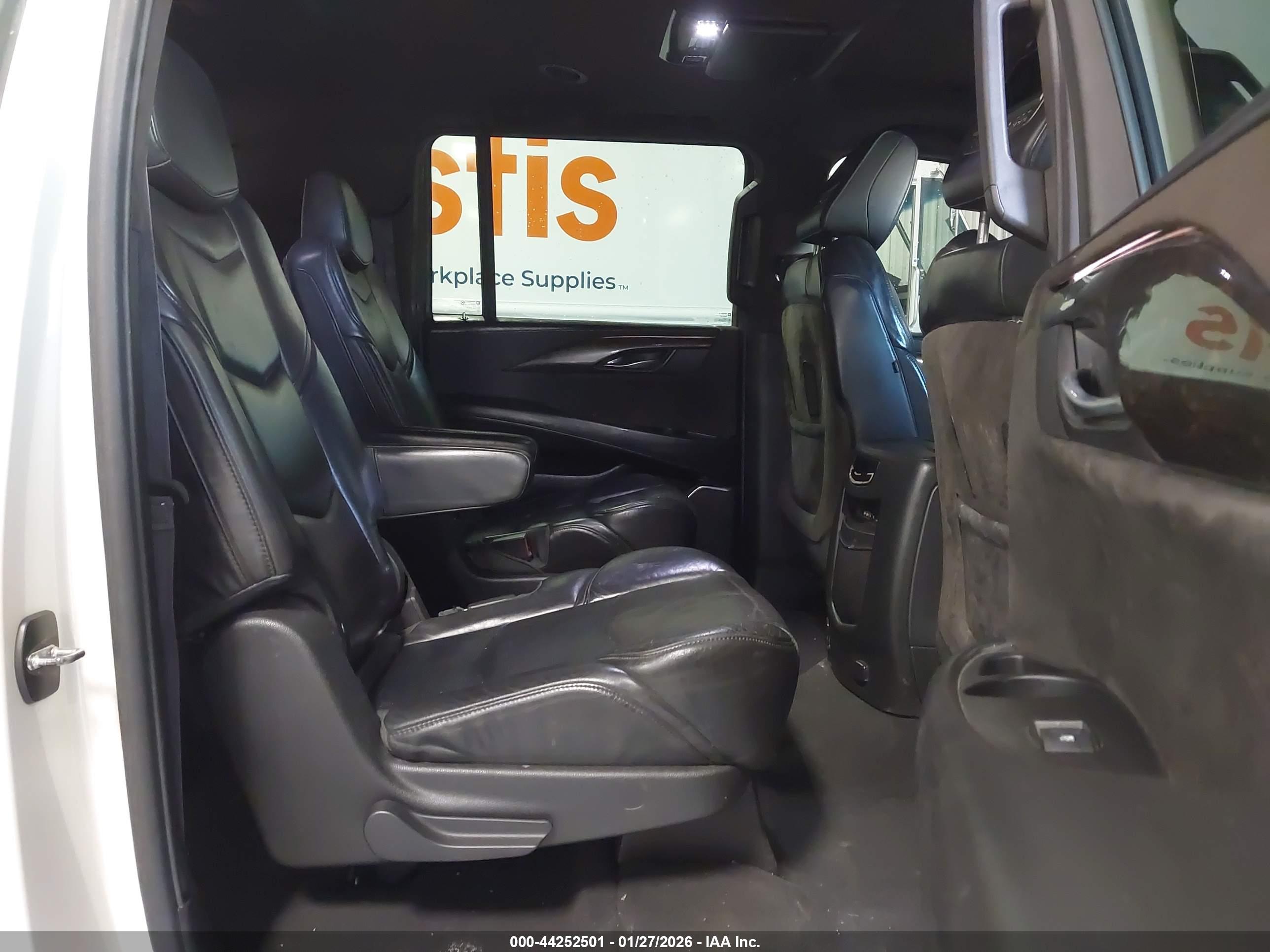 CADILLAC ESCALADE image 8