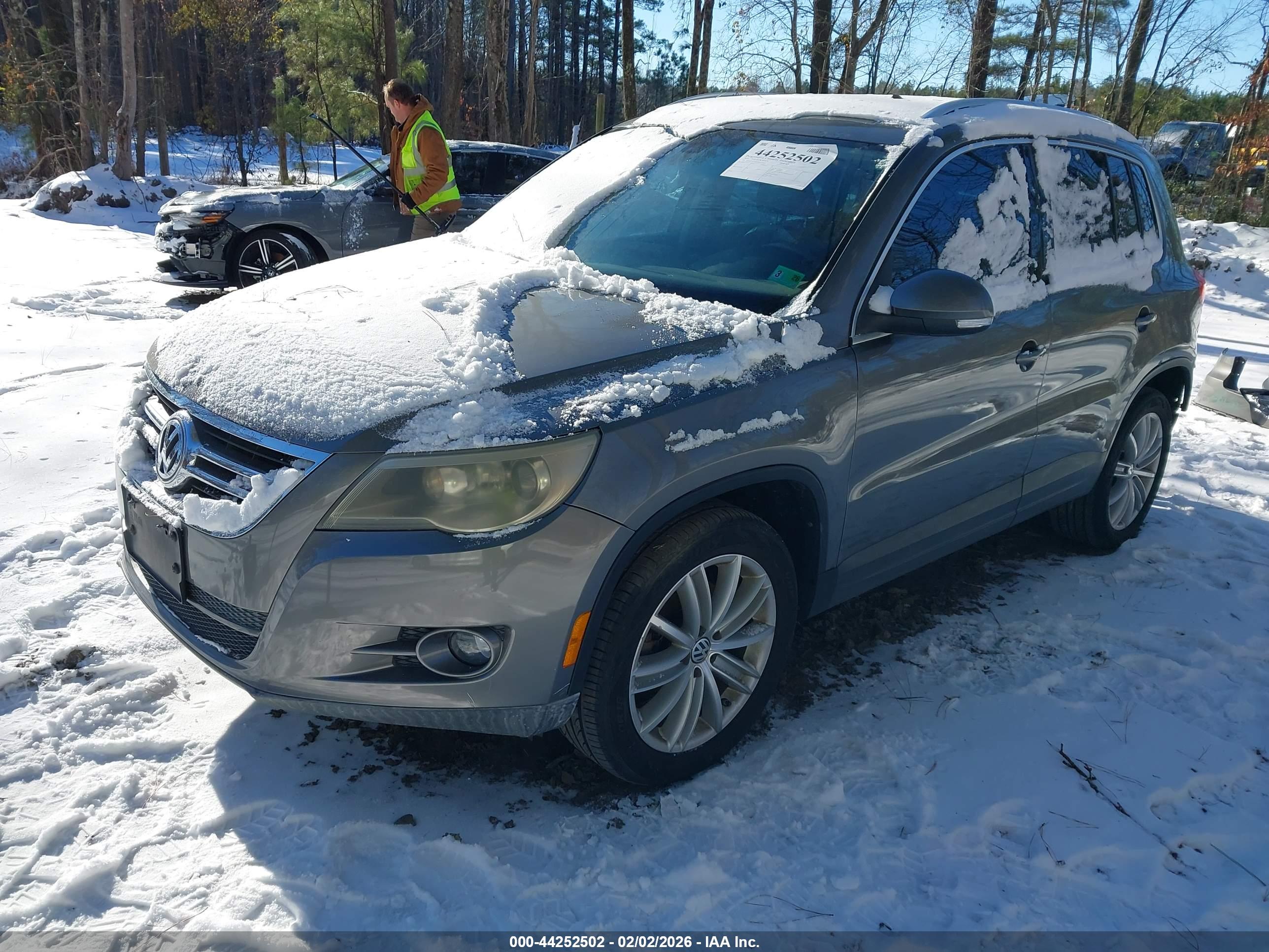 VOLKSWAGEN TIGUAN image 2