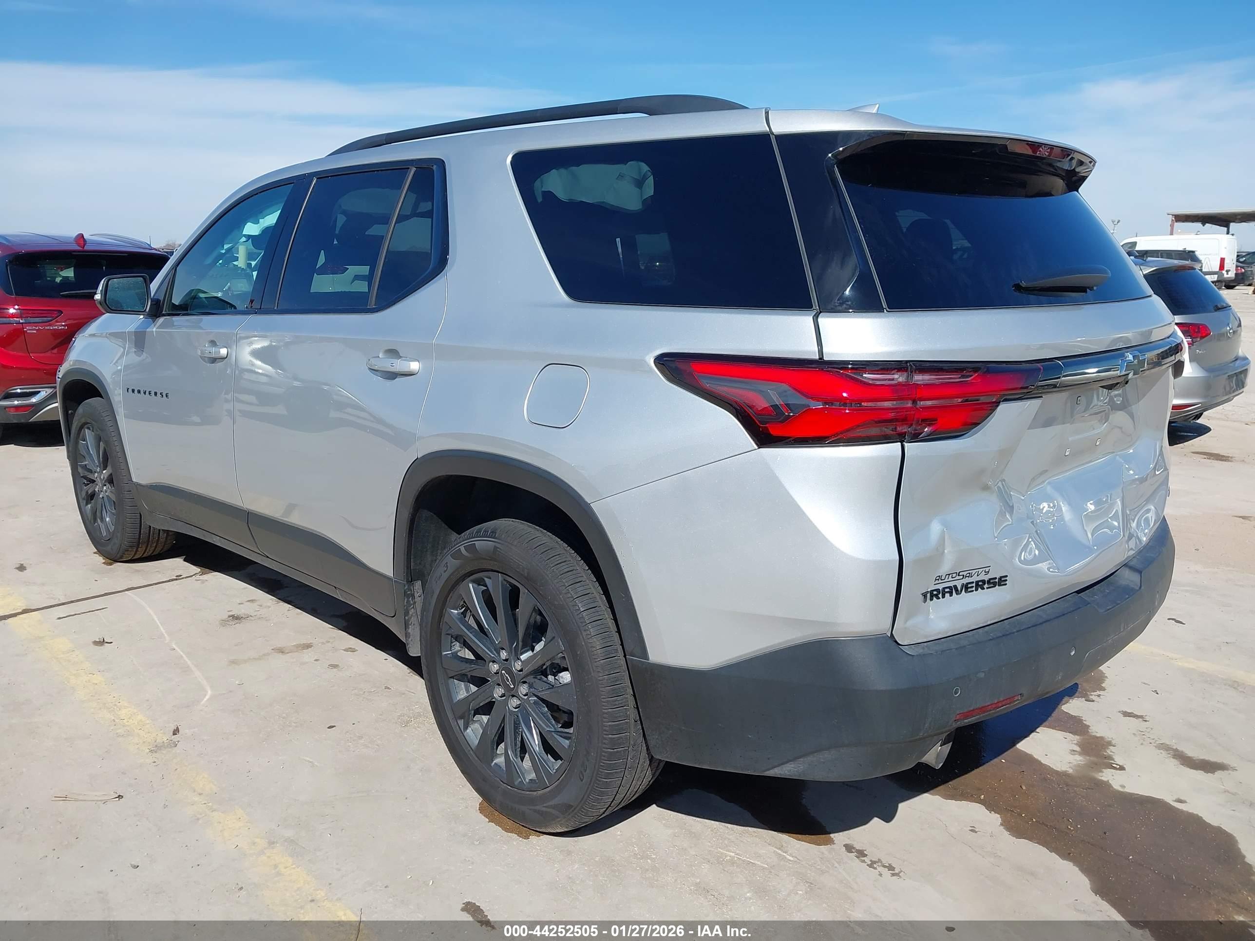 CHEVROLET TRAVERSE image 3